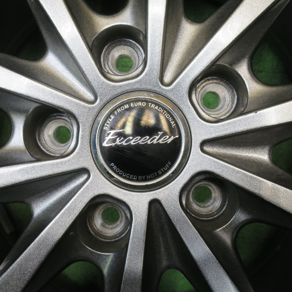 バリ溝！22年！キレイ！9.5分★スタッドレス 215/60R16 トーヨー オブザーブ GIZ2 Exceeder エクシーダー 16インチ PCD114.3/5H★5122405NJス