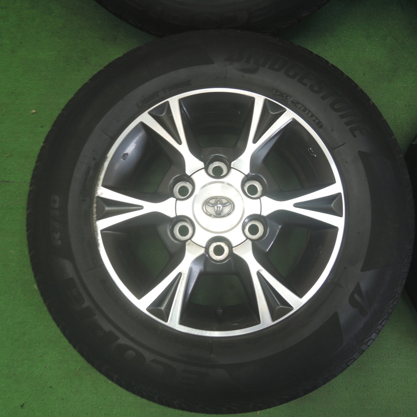 *送料無料* 4本価格！20年★トヨタ 200系 ハイエース 純正 OP 195/80R15 107/105N ブリヂストン エコピア R710 PCD139.7/6H★4071003SYノ