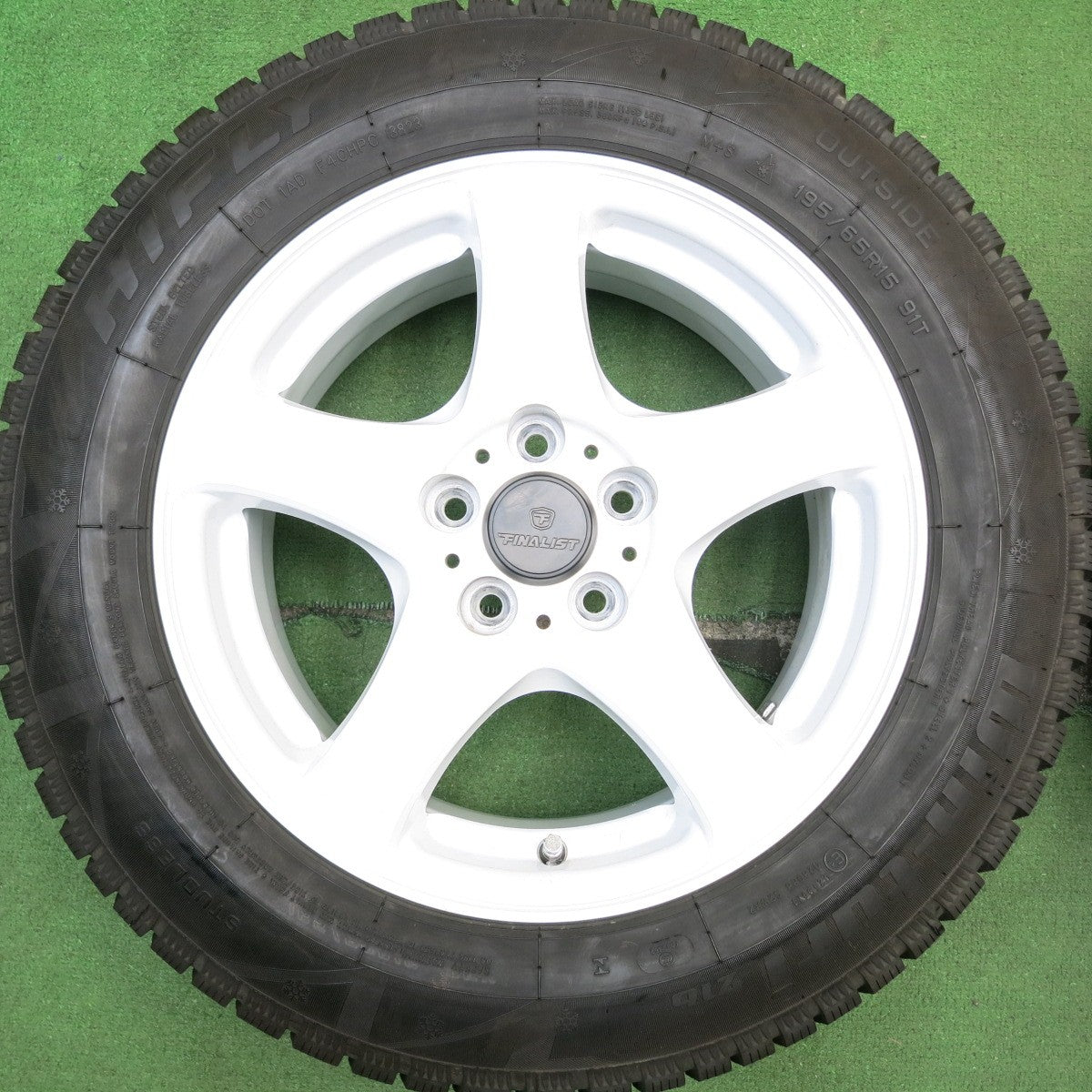 バリ溝！23年！キレイ！9.5分★プリウス 等 195/65R15 スタッドレス ハイフライ Win-turi 216 FINALIST ファイナリスト 15インチ PCD100/5H★5062002HAス