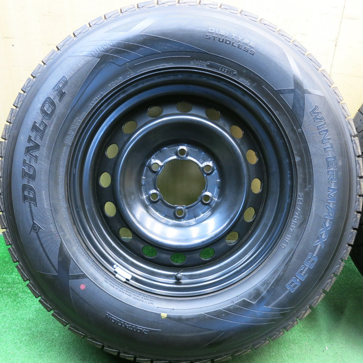 ほぼ未使用！キレイ◎トヨタ FJクルーザー 純正 スチール 265/70R17 スタッドレス ダンロップ ウインターマックス SJ8 17インチ PCD139.7/6H◎6062503HAス