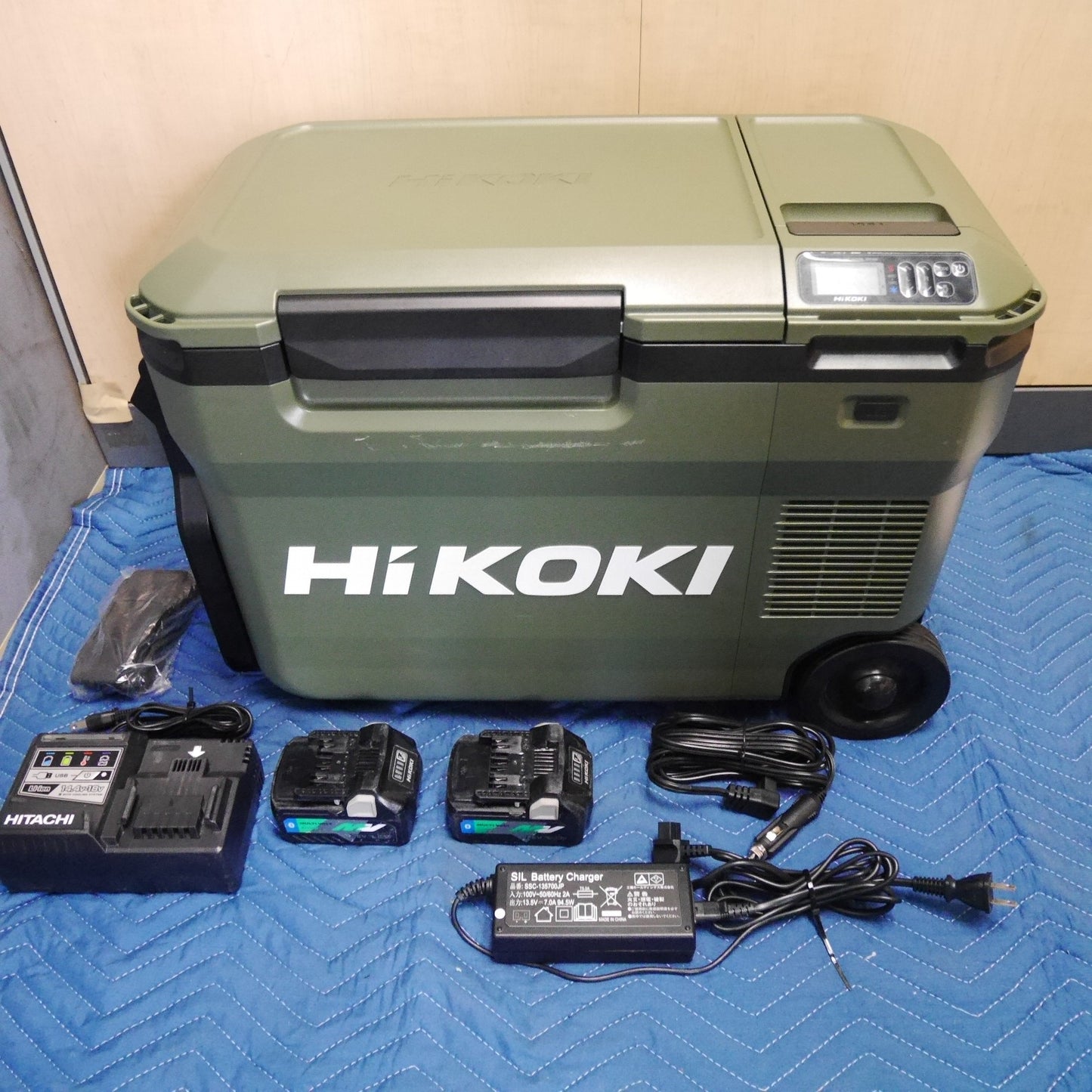 [送料無料] キレイ！バッテリー2個！付属品付き☆HiKOKI ハイコーキ コードレス 冷温庫 UL18DB 25L グリーン カーキ 緑 クーラーボックス ポータブル 冷蔵庫 キャンプ アウトドア☆
