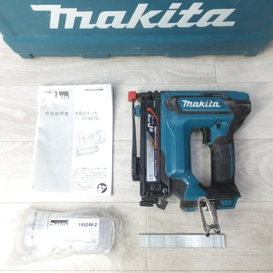[送料無料] ◆マキタ 充電式 タッカ ST421D 18V J線 4mm 本体 ケース付き 電動 工具◆