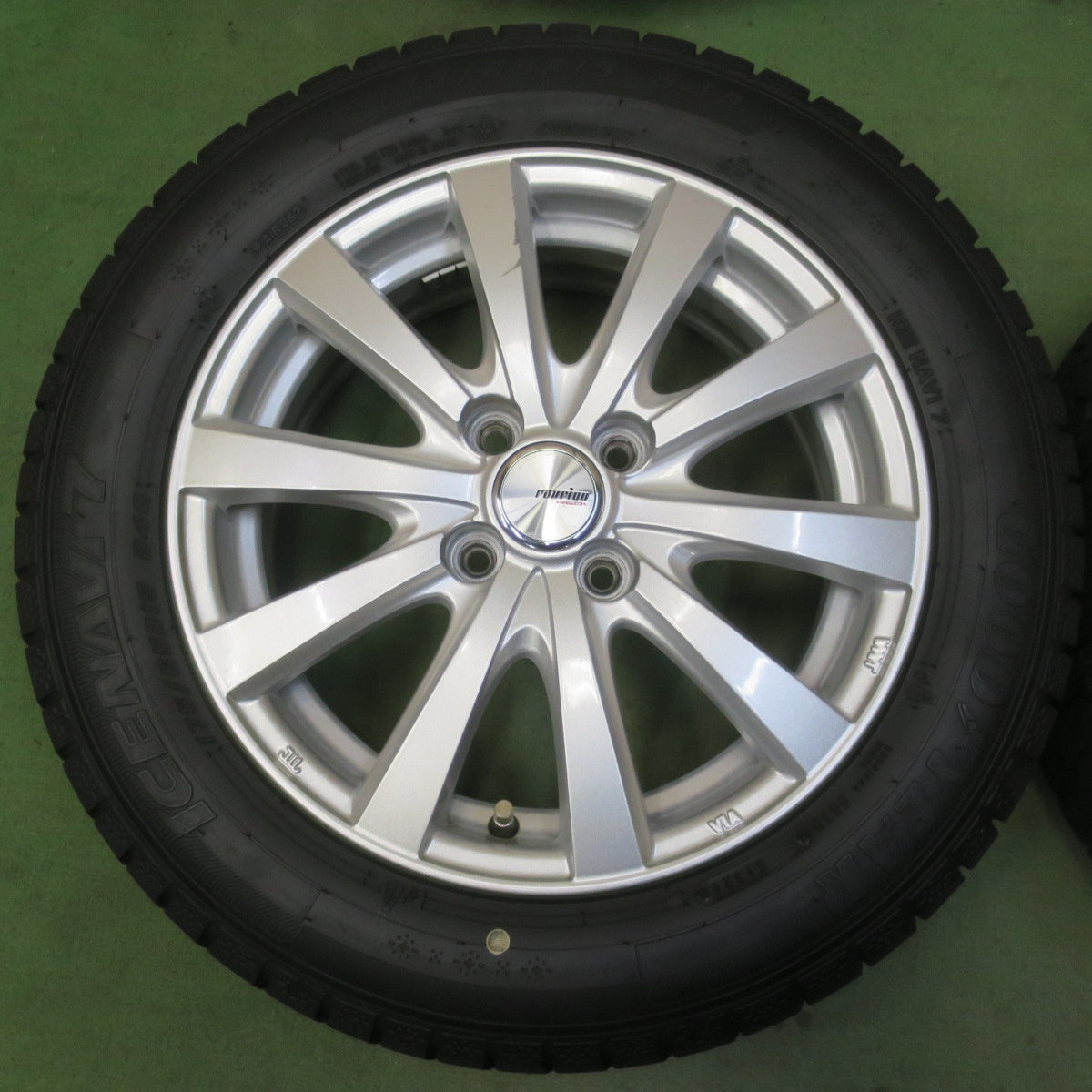 バリ溝！24年！キレイ！9.5分◎スタッドレス 175/65R15 グッドイヤー アイスナビ7 ravrion RS01 ラブリオン 15インチ PCD100/4H◎6091106イス