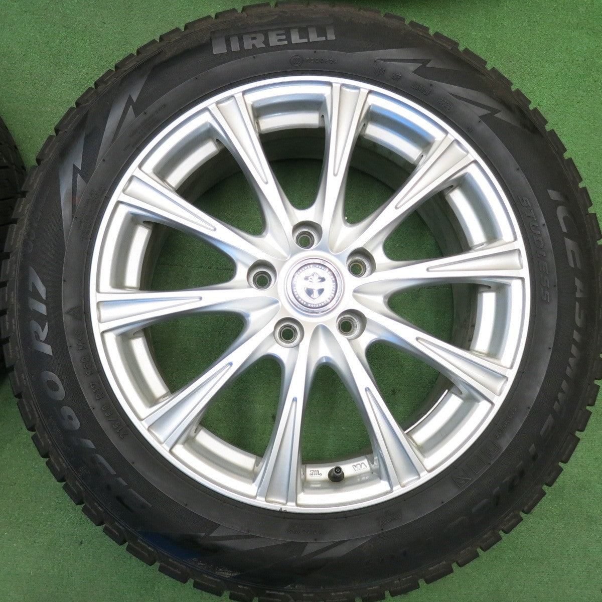 バリ溝！9.5分以上★スタッドレス 215/60R17 ピレリ アイスアシンメトリコ プラス JOKER ジョーカー 17インチ PCD114.3/5H★6040504HAス
