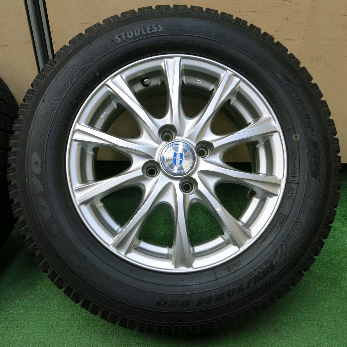 *送料無料* バリ溝！キレイ！9.5分★スタッドレス 185/70R14 トーヨー ガリット G5 NEXTA ネクスタ 14インチ PCD100/4H★4052402イス