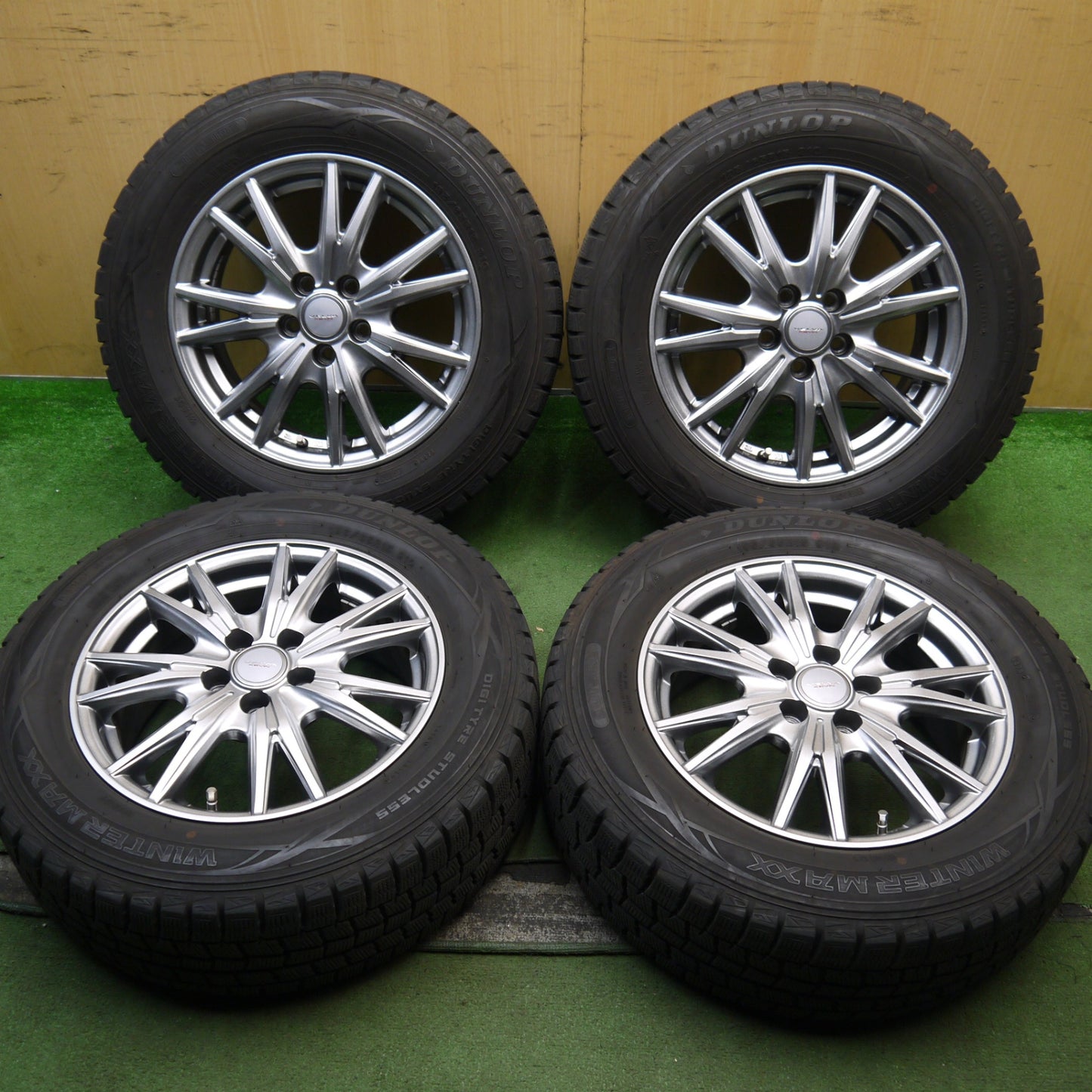 バリ溝！キレイ！9分★プリウス 等 195/65R15 スタッドレス ダンロップ ウインターマックス WM01 VELVA KEVIN ヴェルヴァ ケヴィン 15インチ PCD100/5H★5100105Hス