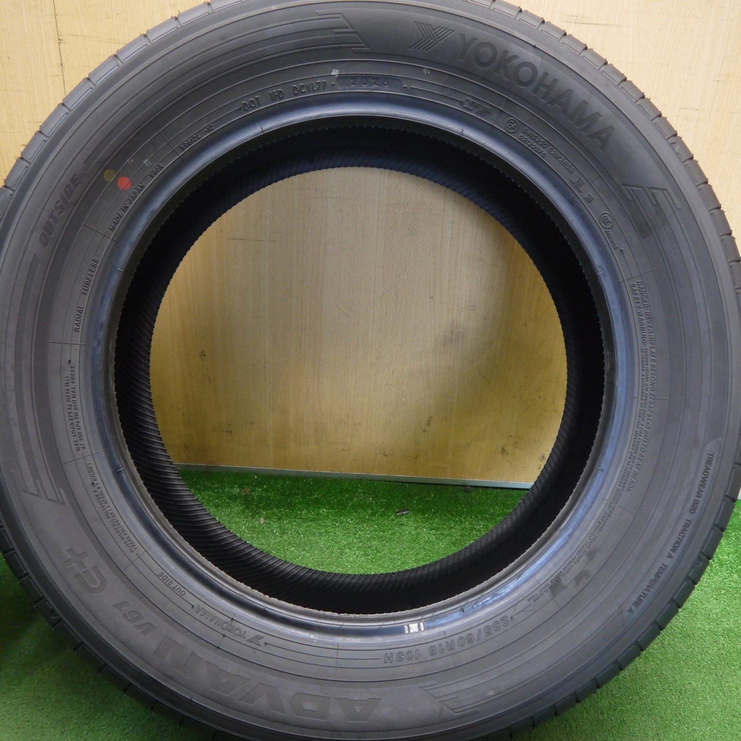 新車外し！26年★235/60R18 ヨコハマ アドバン V61 E+ タイヤ 18インチ bZ4X レクサス NX RX ハリアー RAV4 等★6070509Hノタ