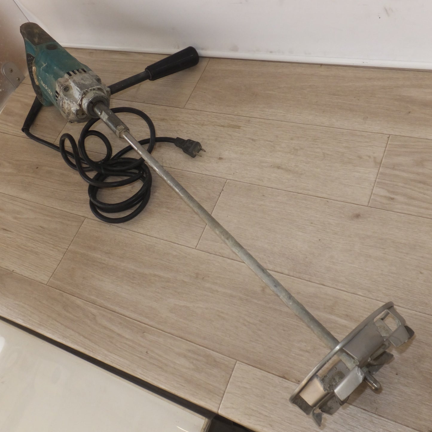 [送料無料] ★マキタ makita カクハン機 UT2204　100V 9A 50-60Hz 850W★