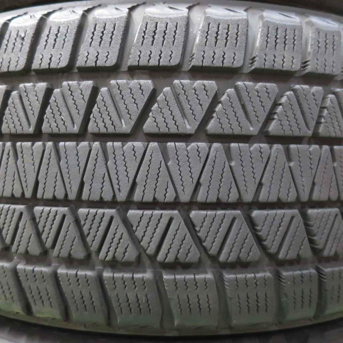 キレイ★レクサス 等 235/55R19 スタッドレス ブリヂストン ブリザック DM-V3 阿部商会 19インチ PCD114.3/5H★5020101イス