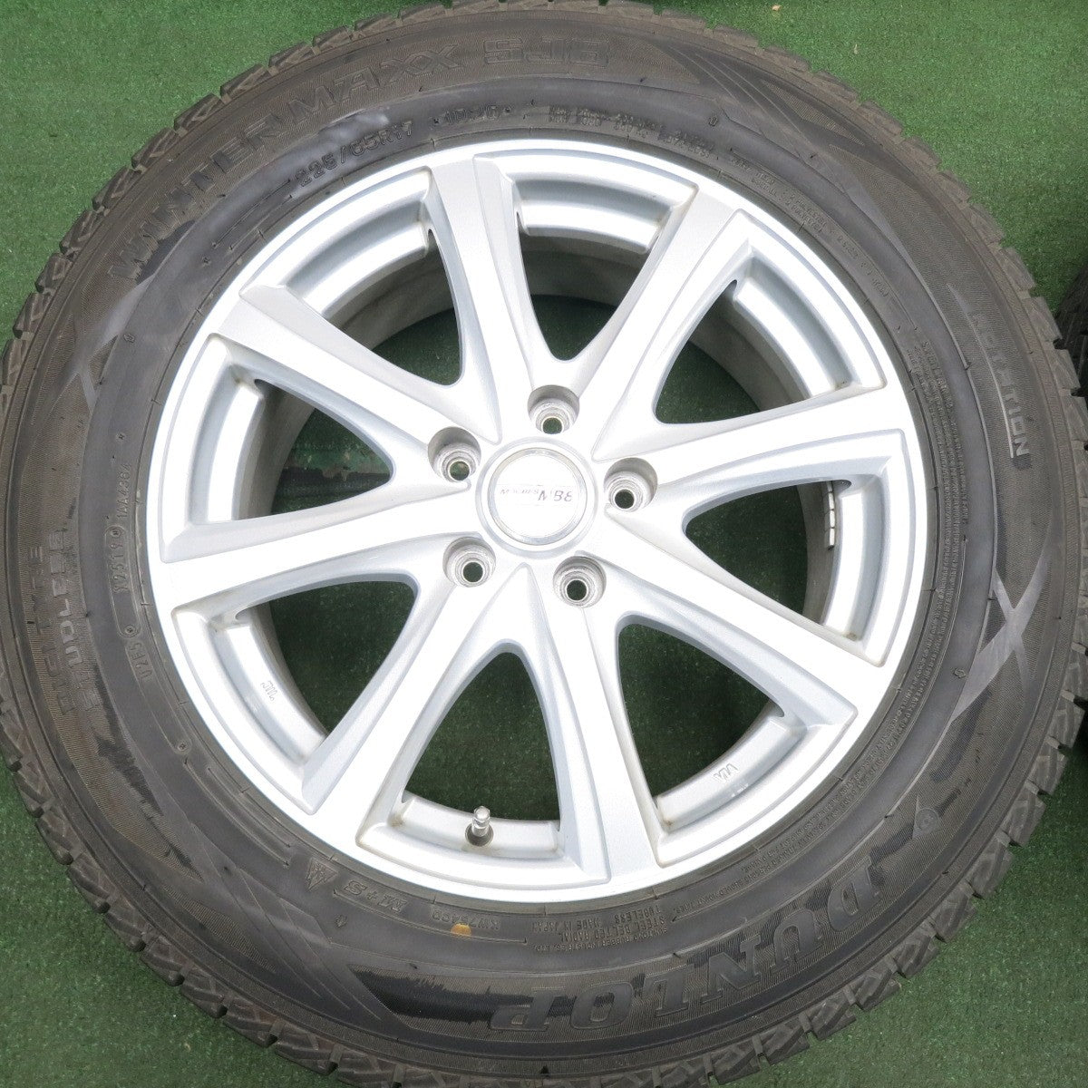 *送料無料* バリ溝！キレイ！9.5分★スタッドレス 225/65R17 ダンロップ ウインターマックス SJ8 MACBES MB8 マクベス 17インチ PCD114.3/5H★4051902HAス