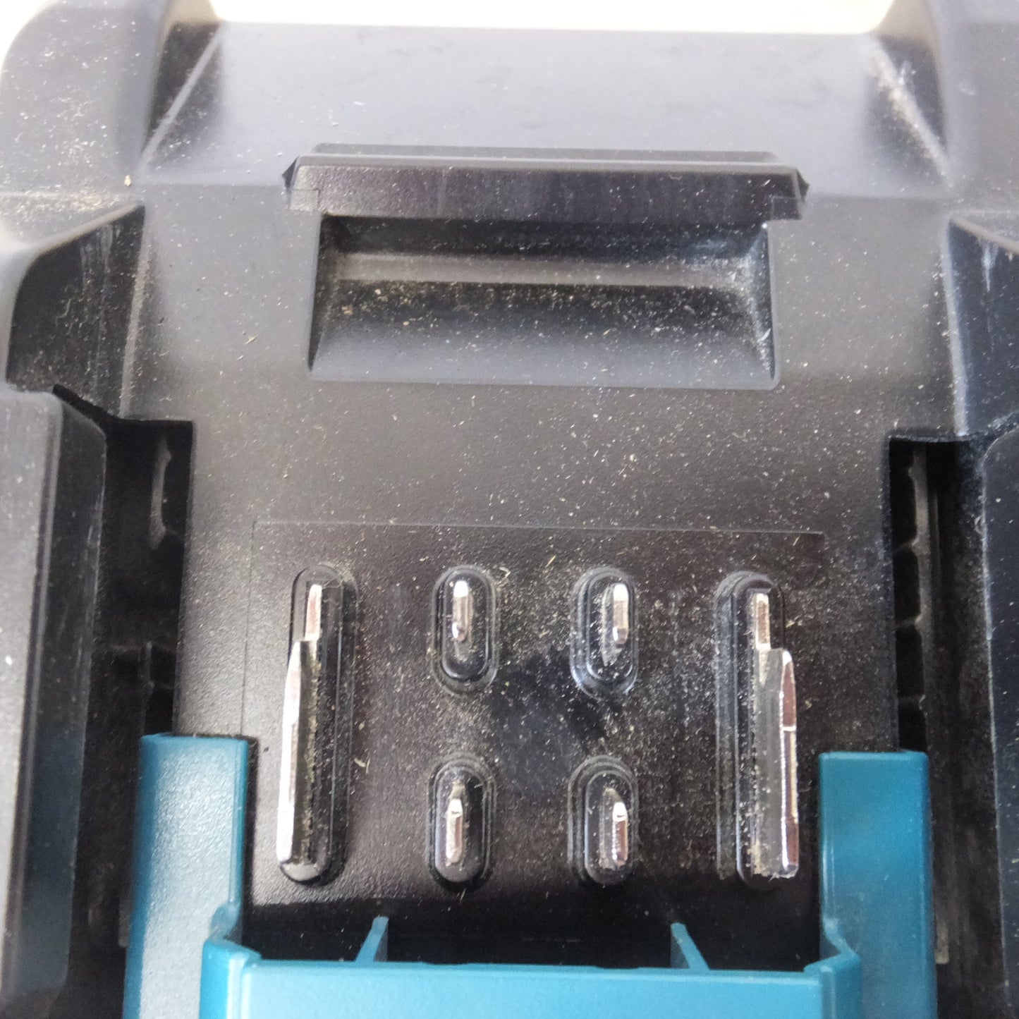 [送料無料] ★マキタ makita 急速充電器 DC40RA　100V～ 310W 50-60Hz　40V(max) 6A　18V 12A 5V 2.4A(1)★