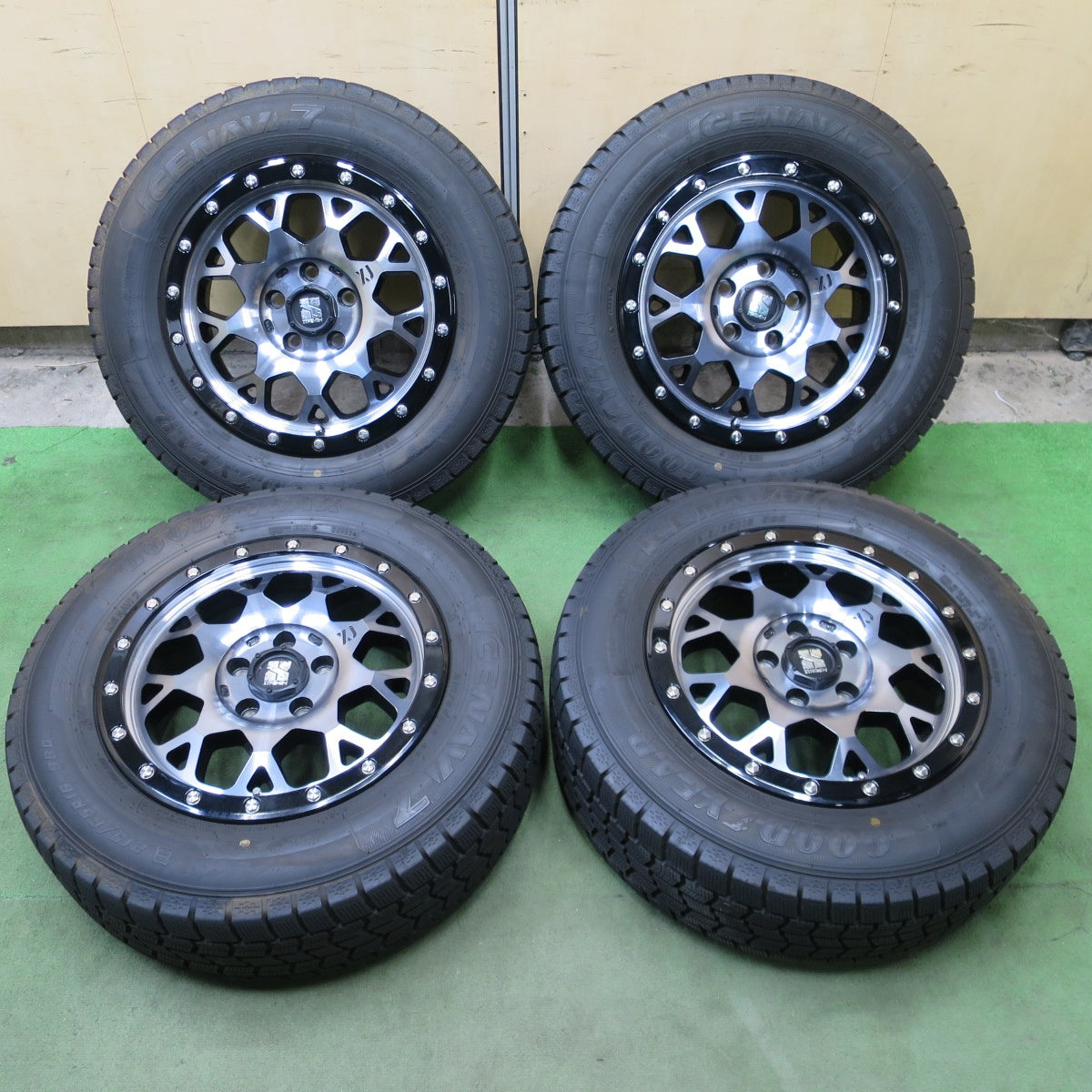 バリ溝！22年！キレイ！9.5分◎XTREME-J XJ 215/65R16 スタッドレス グッドイヤー アイスナビ7 エクストリームJ 16インチ PCD114.3/5H◎6100602NGス