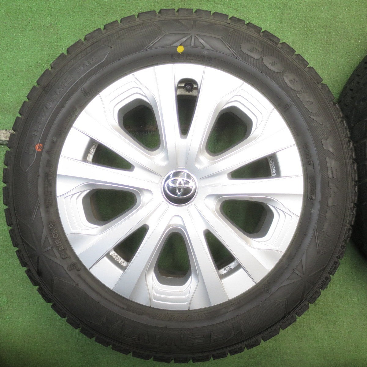 バリ溝！8.5分★トヨタ 50系 プリウス 純正 195/65R15 スタッドレス グッドイヤー アイスナビ6 15インチ PCD100/5H★6052502NJス