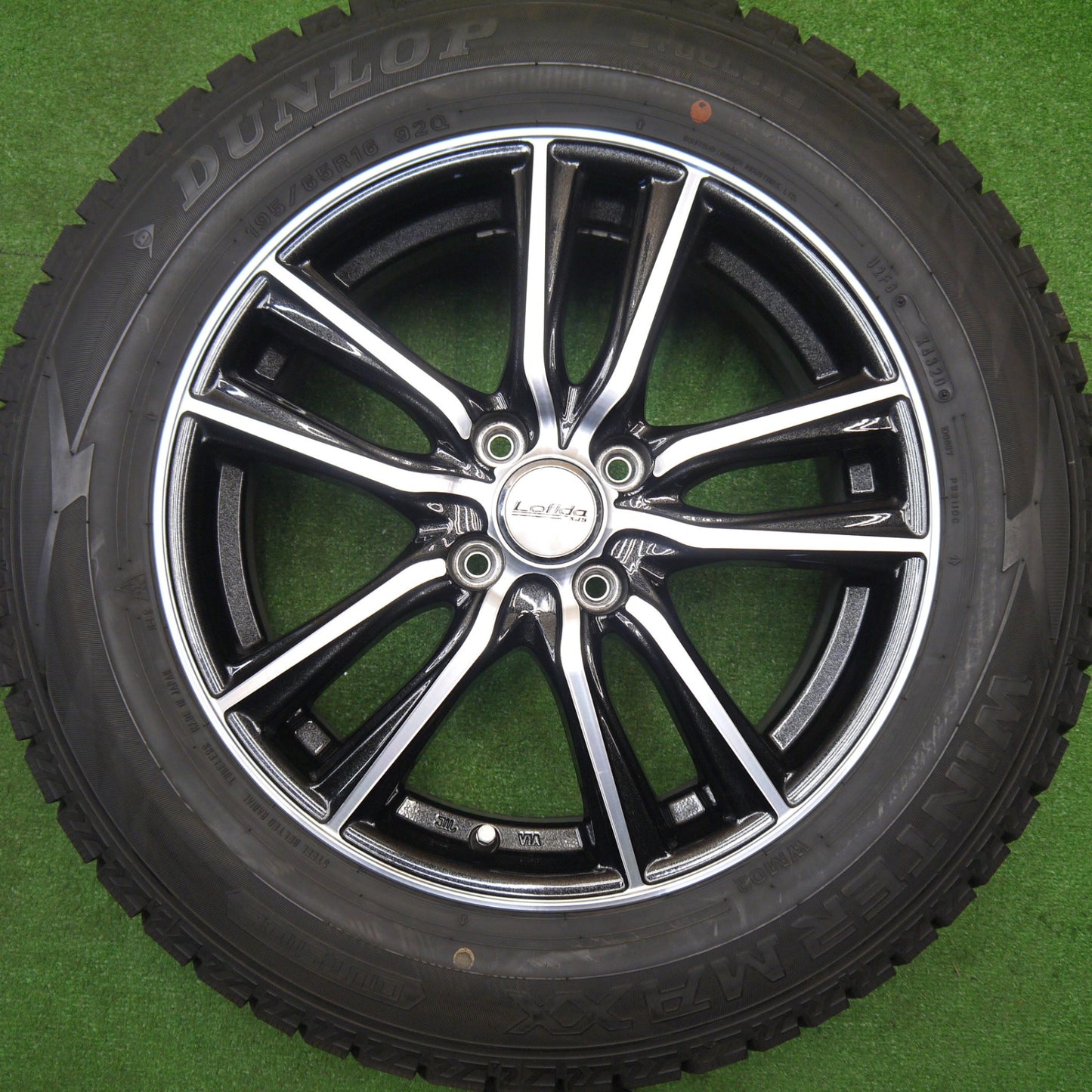 バリ溝！キレイ！9.5分★スタッドレス 195/65R16 ダンロップ ウインターマックス WM02 Lofida XJ5 ロフィーダ 16インチ PCD100/4H★5111101Hス