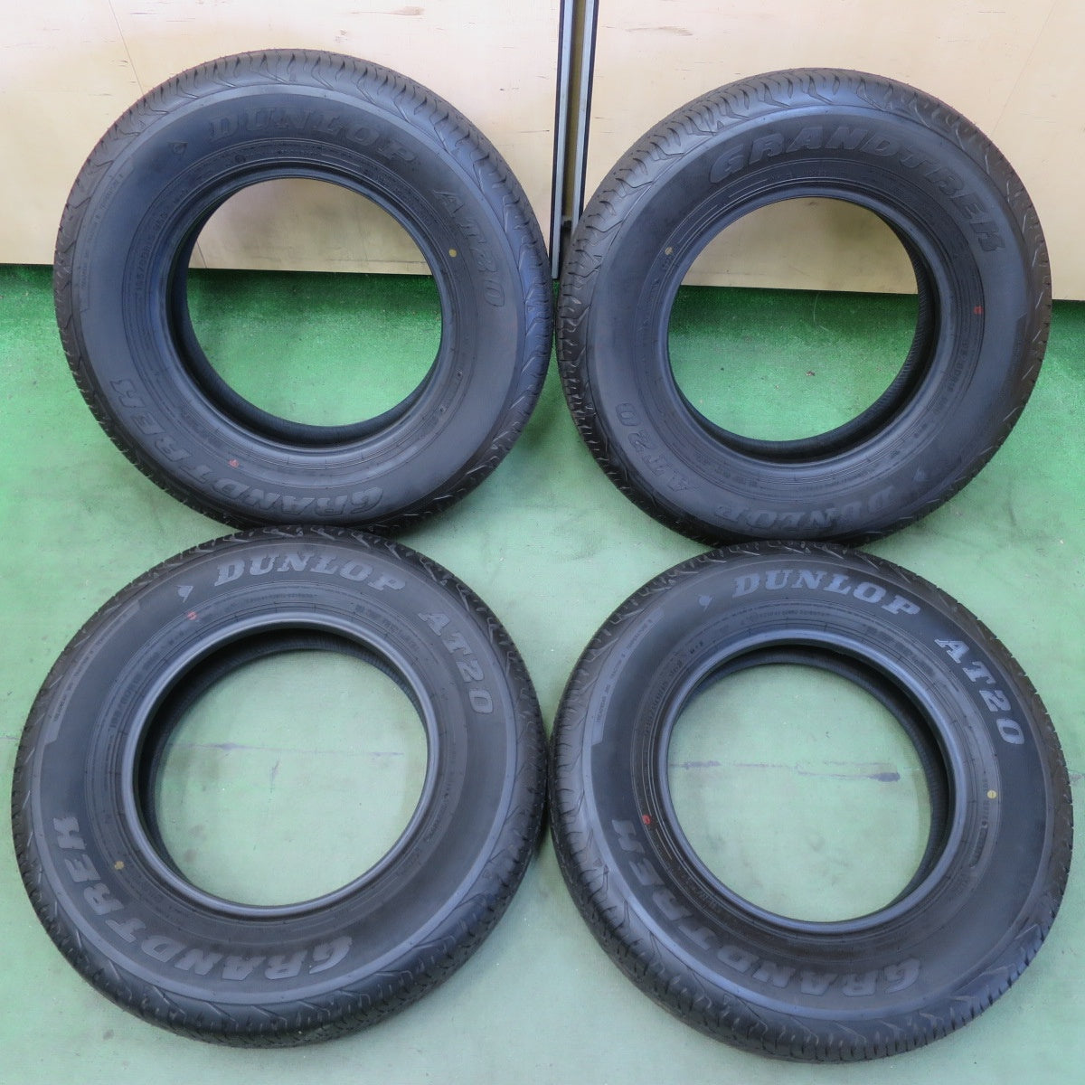 新車外し！24年★195/80R15 ダンロップ AT20 グラントレック タイヤ 15インチ ジムニーシエラ ジムニーノマド 等★6061008イノタ