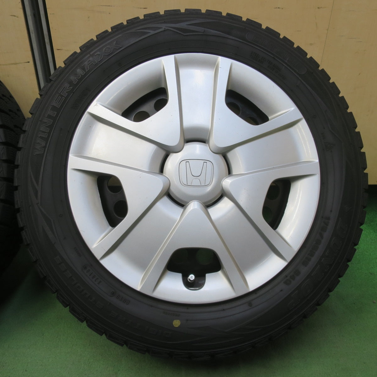 バリ溝！8.5分★ホンダ フィット 純正 スチール 175/65R15 スタッドレス ダンロップ ウインターマックス WM01 15インチ PCD100/4H★6043020イス