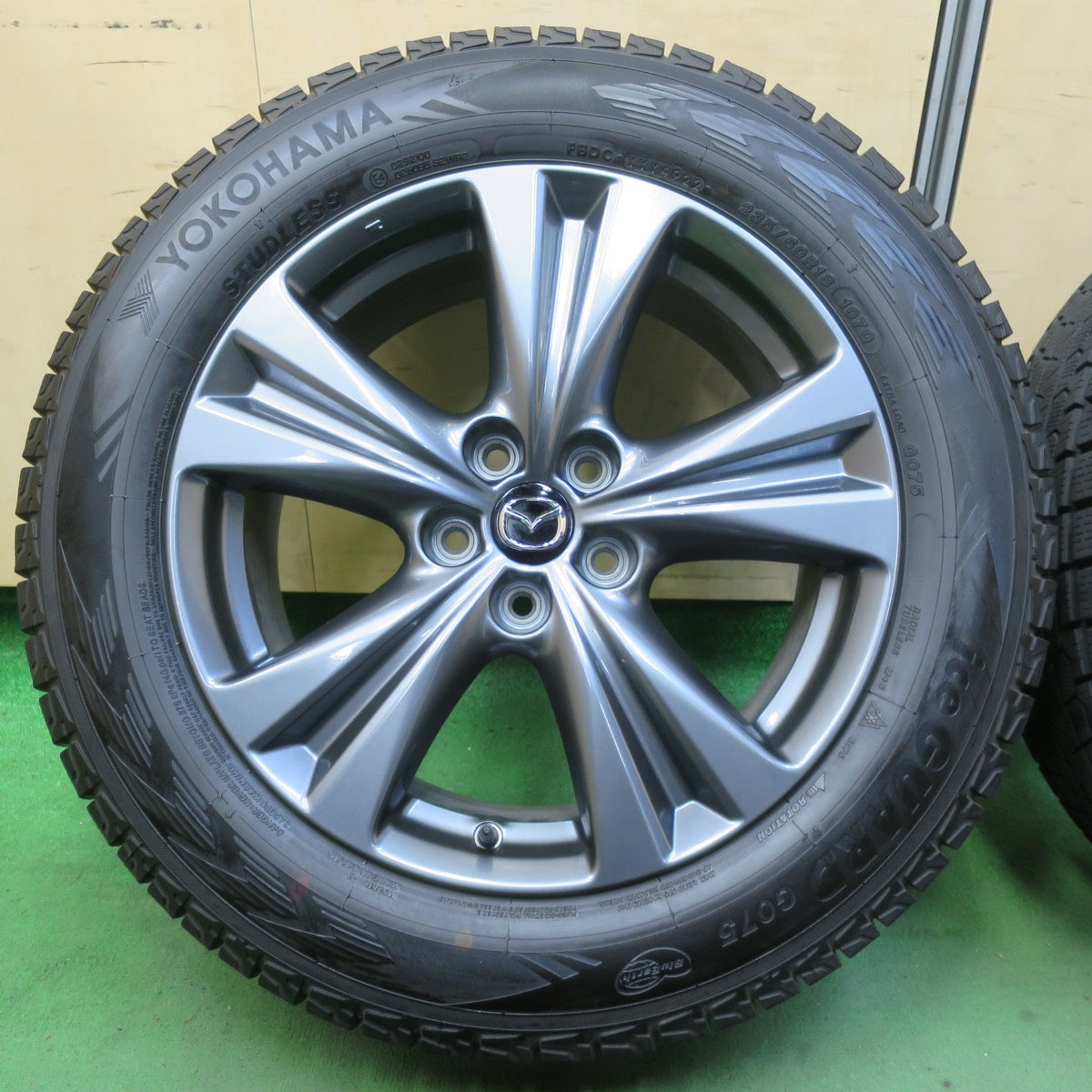 タイヤほぼ未使用！22年！キレイ★マツダ CX-60 純正 235/60R18 スタッドレス ヨコハマ アイスガード G075 18インチ CX60 PCD114.3/5H★5071005イス