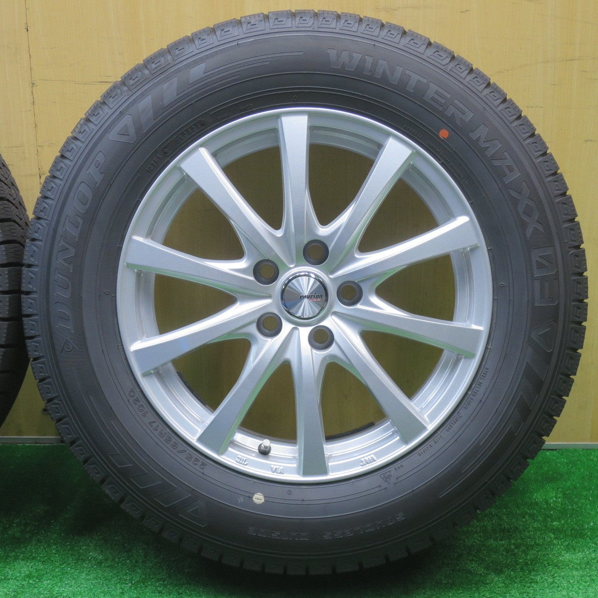 バリ溝！24年！キレイ！9.5分以上★スタッドレス 225/65R17 ダンロップ ウインターマックス03 ravrion RS01 ラブリオン 17インチ PCD114.3/5H★5101601NJス