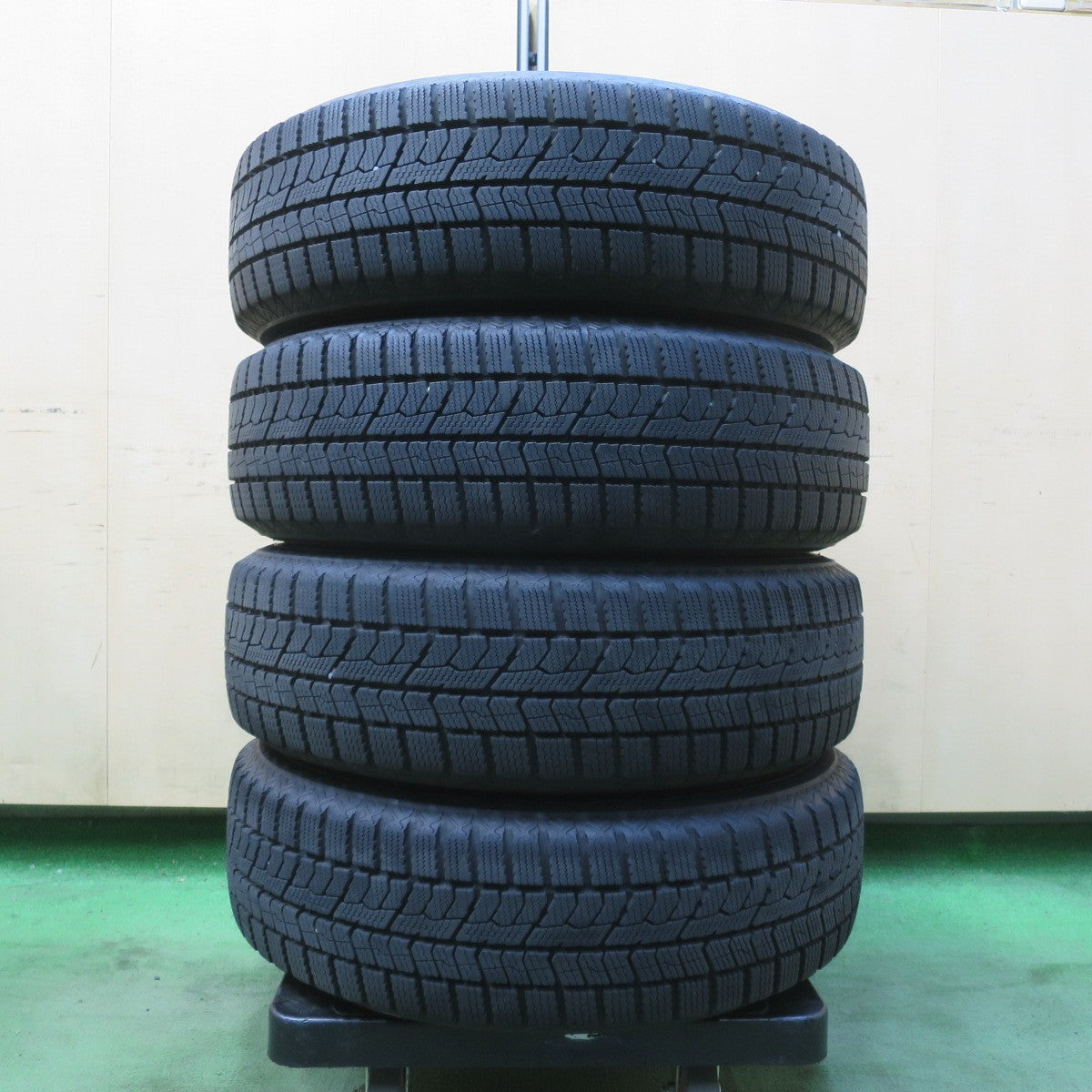 バリ溝！23年！9.5分以上★スタッドレス 175/65R15 トーヨー オブザーブ GIZ2 SCHNEIDER シュナイダー 15インチ PCD100/4H★6033013イス