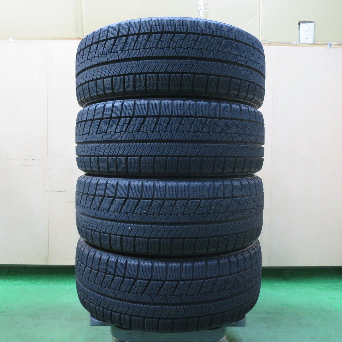 バリ溝！キレイ！9.5分★プリウス 等 215/45R17 スタッドレス ブリヂストン ブリザック VRX ECO FORME エコフォルム 17インチ PCD100/5H★5021707イス