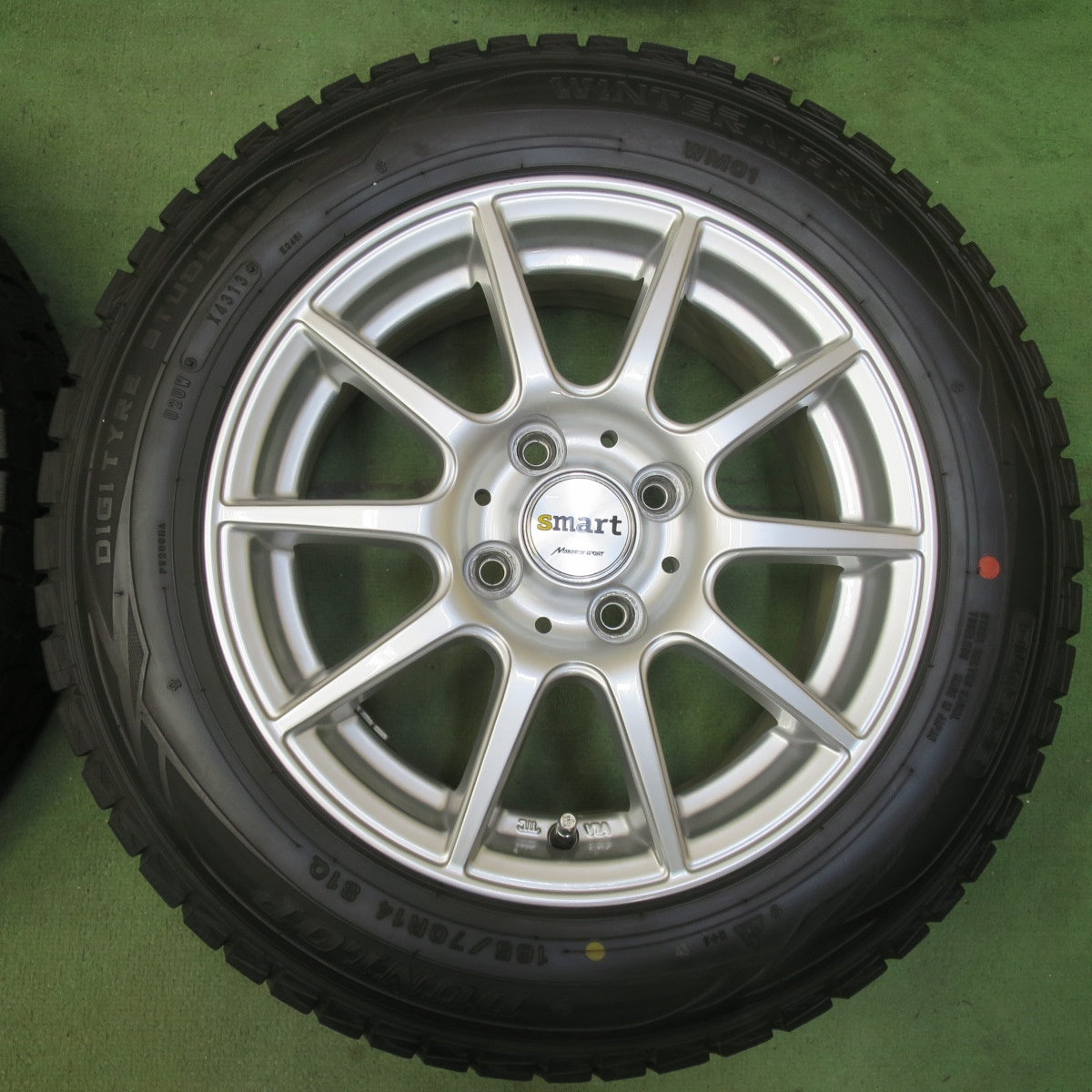バリ溝！キレイ！9.5分以上◎スタッドレス 165/70R14 ダンロップ ウインターマックス WM01 smart MANARAY SPORT スマート マナレイ スポーツ 14インチ PCD100/4H◎6071805イス