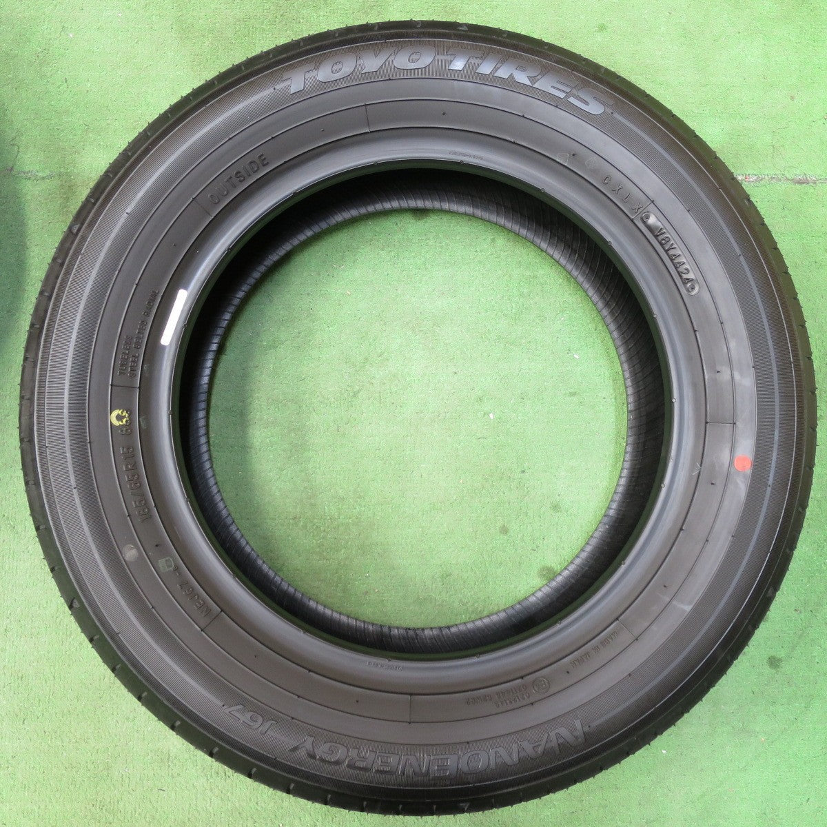 送料無料] 新車外し！24年☆185/65R15 トーヨー ナノエナジー J67