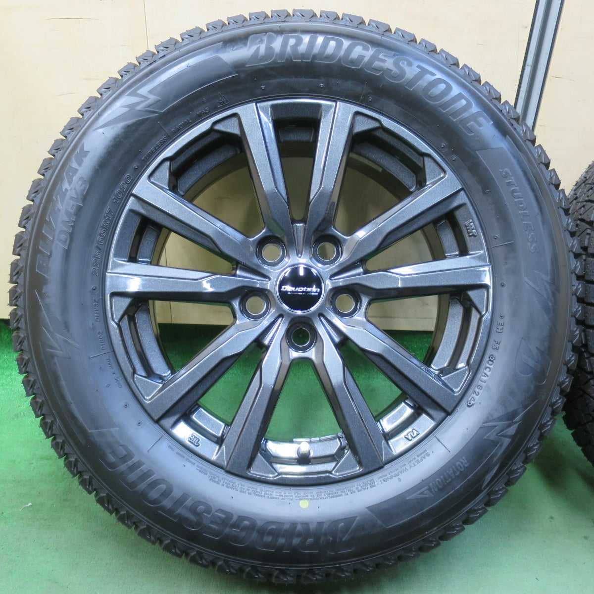 未使用！24年★40系 アルファード 等 Devotion AME 225/65R17 スタッドレス ブリヂストン ブリザック DM-V3 17インチ ディヴォーション PCD120/5H★5112604イス