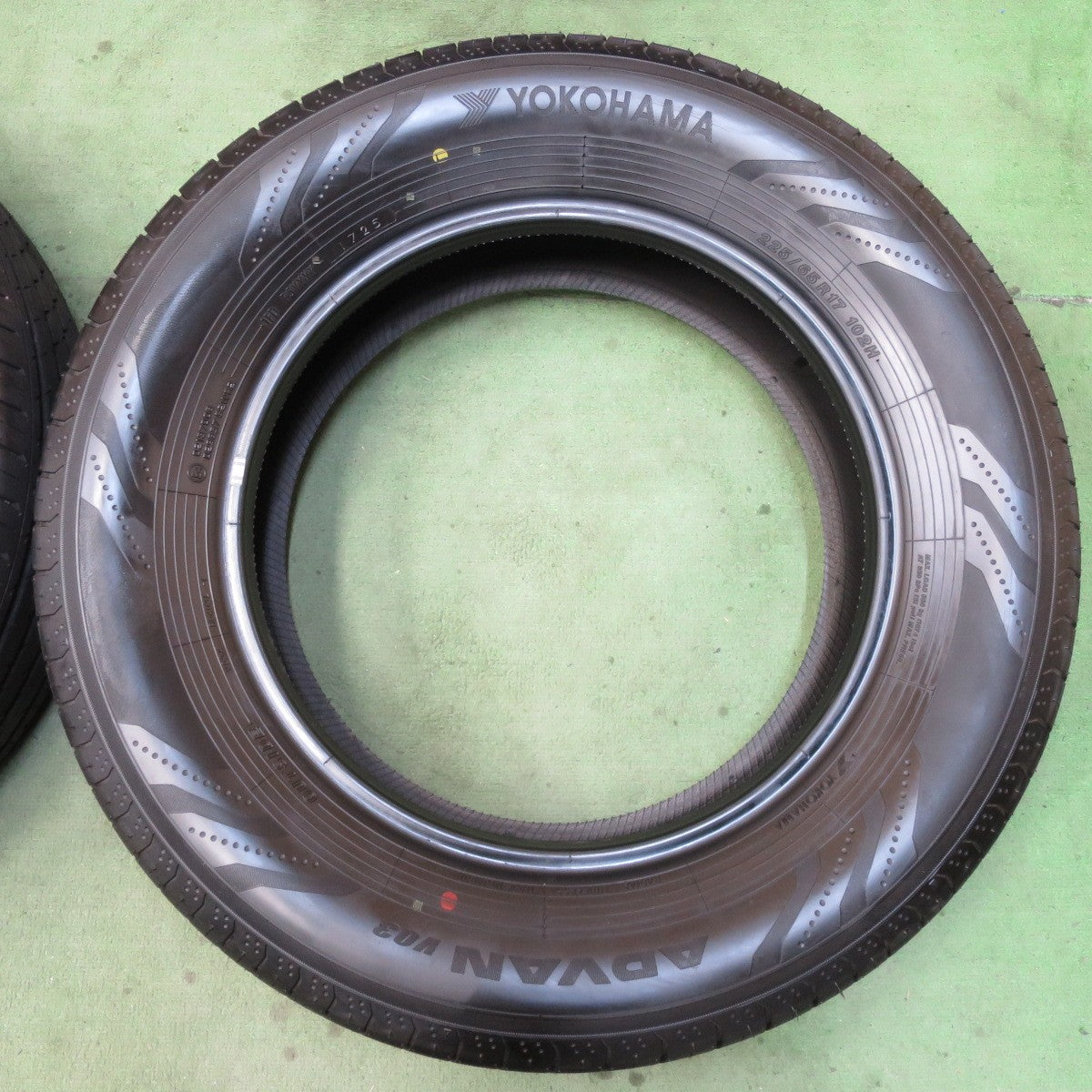 新車外し！25年★225/65R17 ヨコハマ アドバン V03 タイヤ 17インチ 40系 アルファード RAV4 ハリアー CX-5 エクストレイル 等★6011710イノタ