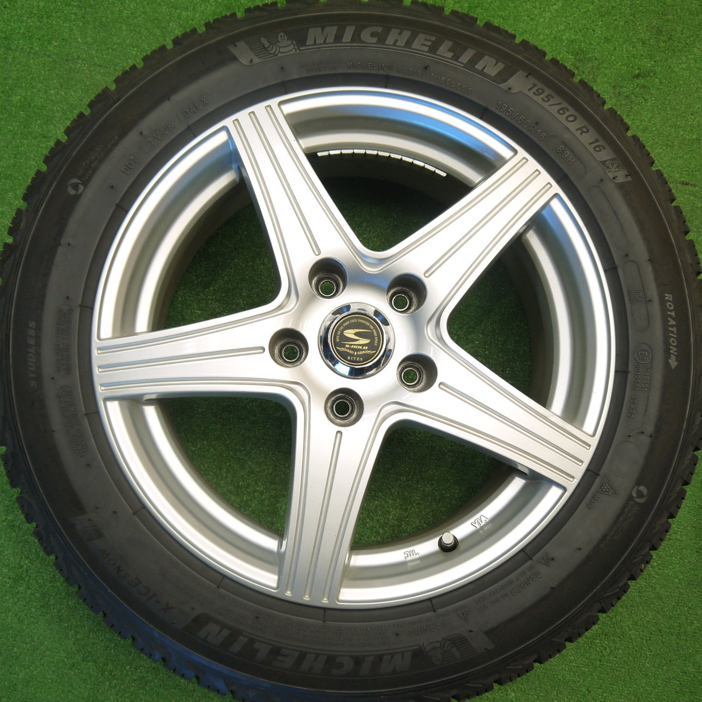 バリ溝！21年！キレイ！9分★スタッドレス 195/60R16 ミシュラン X-ICE SNOW S-HOLD BITES Sホールド 16インチ PCD114.3/5H★5102804Hス