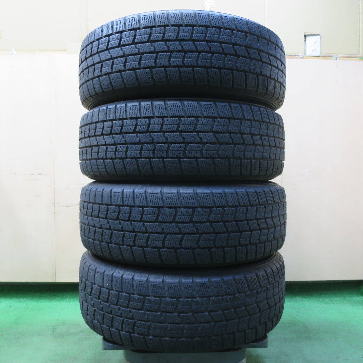 バリ溝！キレイ！8.5分★スタッドレス 215/55R17 グッドイヤー アイスナビ7 RiZLEY ライツレー 17インチ PCD114.3/5H★5070201イス