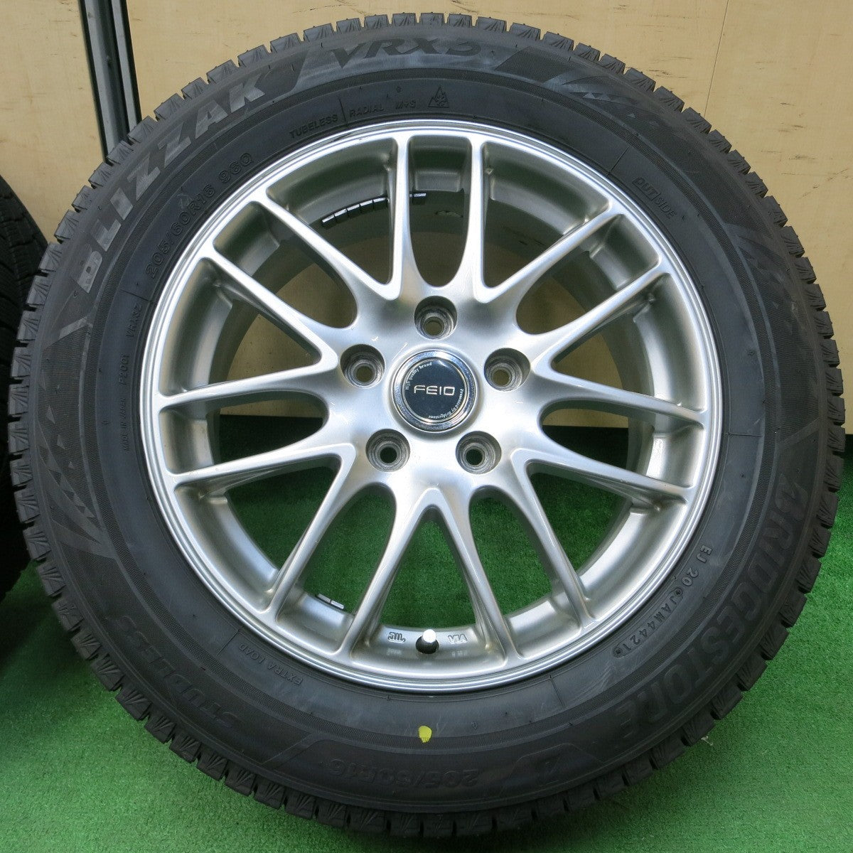 *送料無料* バリ溝！21年！綺麗！ほぼ10分★スタッドレス 205/60R16 ブリヂストン ブリザック VRX3 FEID 16インチ PCD114.3/5H★4043002イス