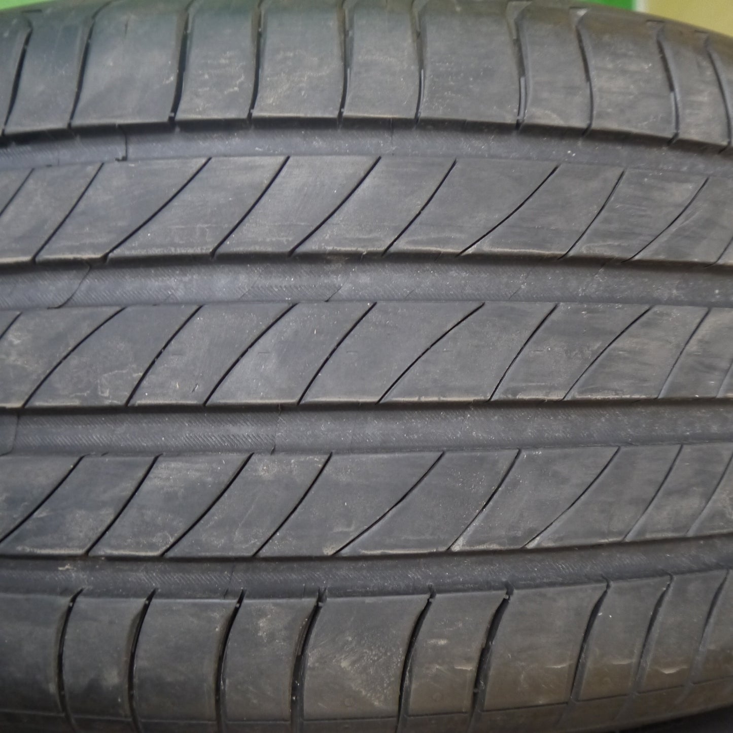 [送料無料] バリ溝！22年！9分★225/50R18 ミシュラン プライマシー4 タイヤ 18インチ C-HR エスティマ ヴェゼル オデッセイ スカイライン 等★5031403Hノタ