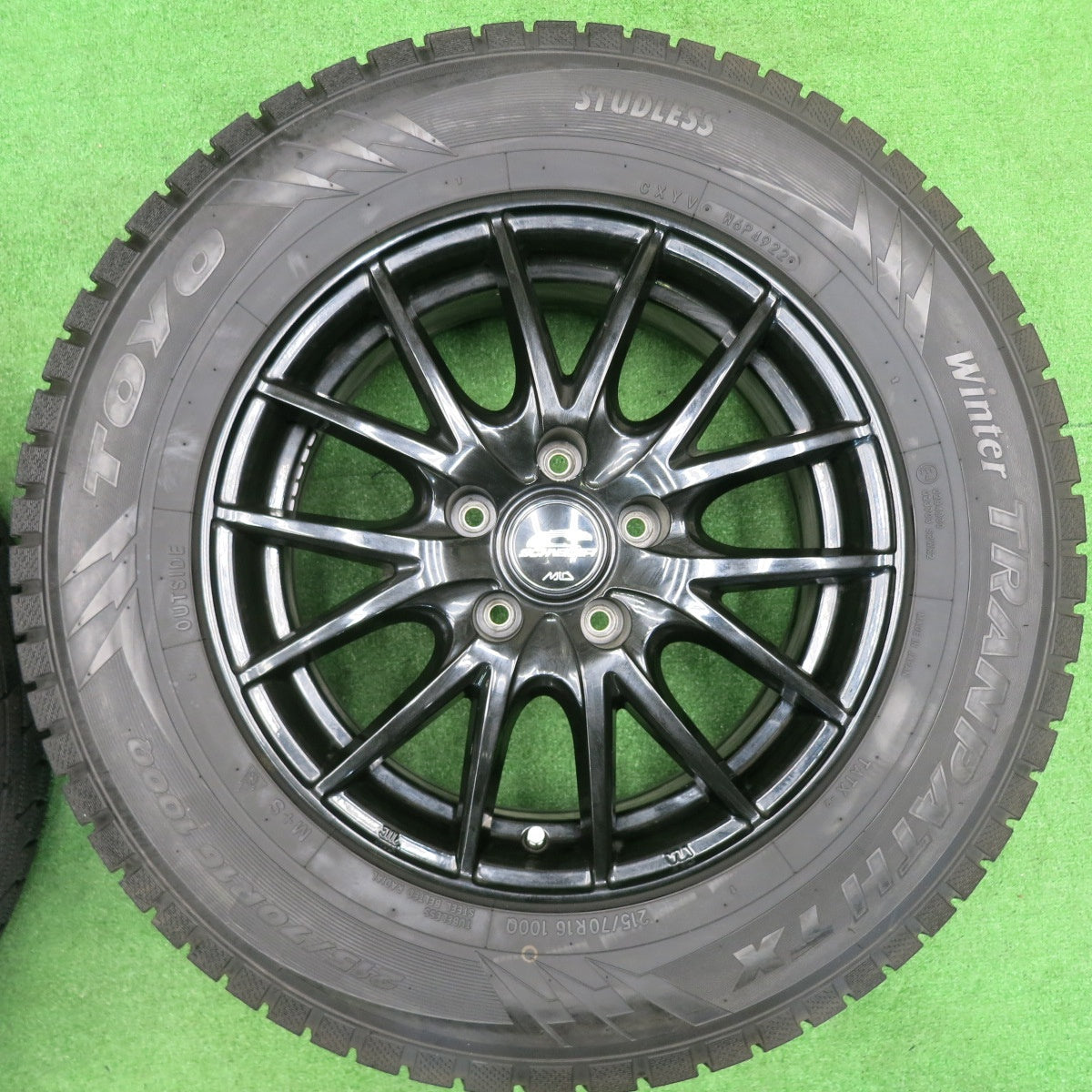 [送料無料] バリ溝！22年！キレイ！9.5分★スタッドレス 215/70R16 トーヨー ウインター トランパス TX SCHNEIDER MiD シュナイダー 16インチ PCD114.3/5H★4112102NJス