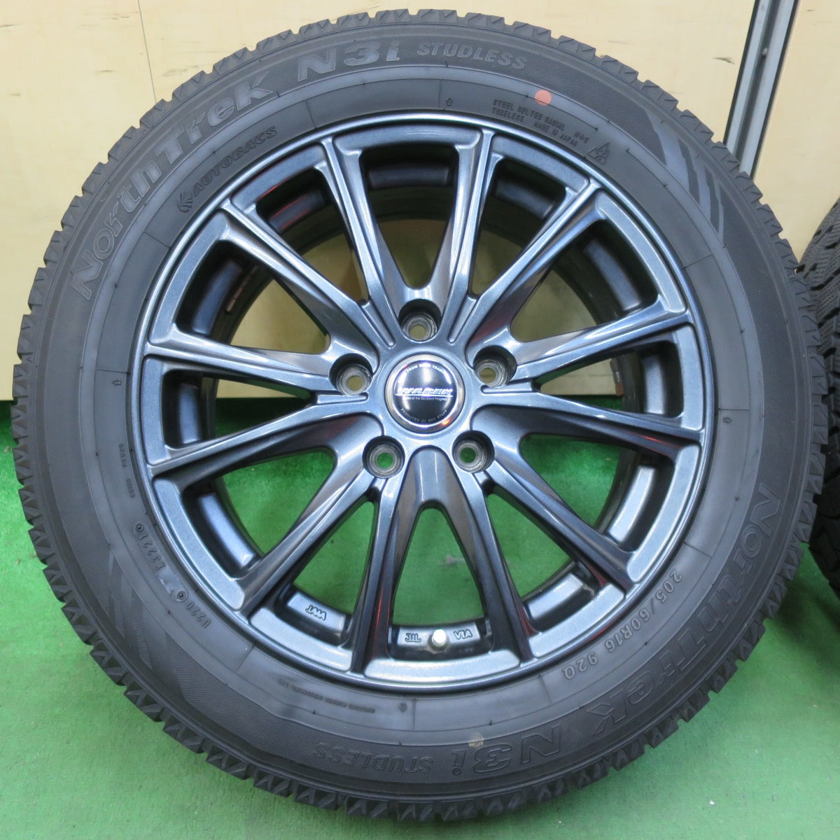 [送料無料] バリ溝！23年！キレイ！9.5分★スタッドレス 205/60R16 オートバックス ノーストレック N5 N3i WAREN W05 ヴァーレン 16インチ PCD114.3/5H★4123013イス