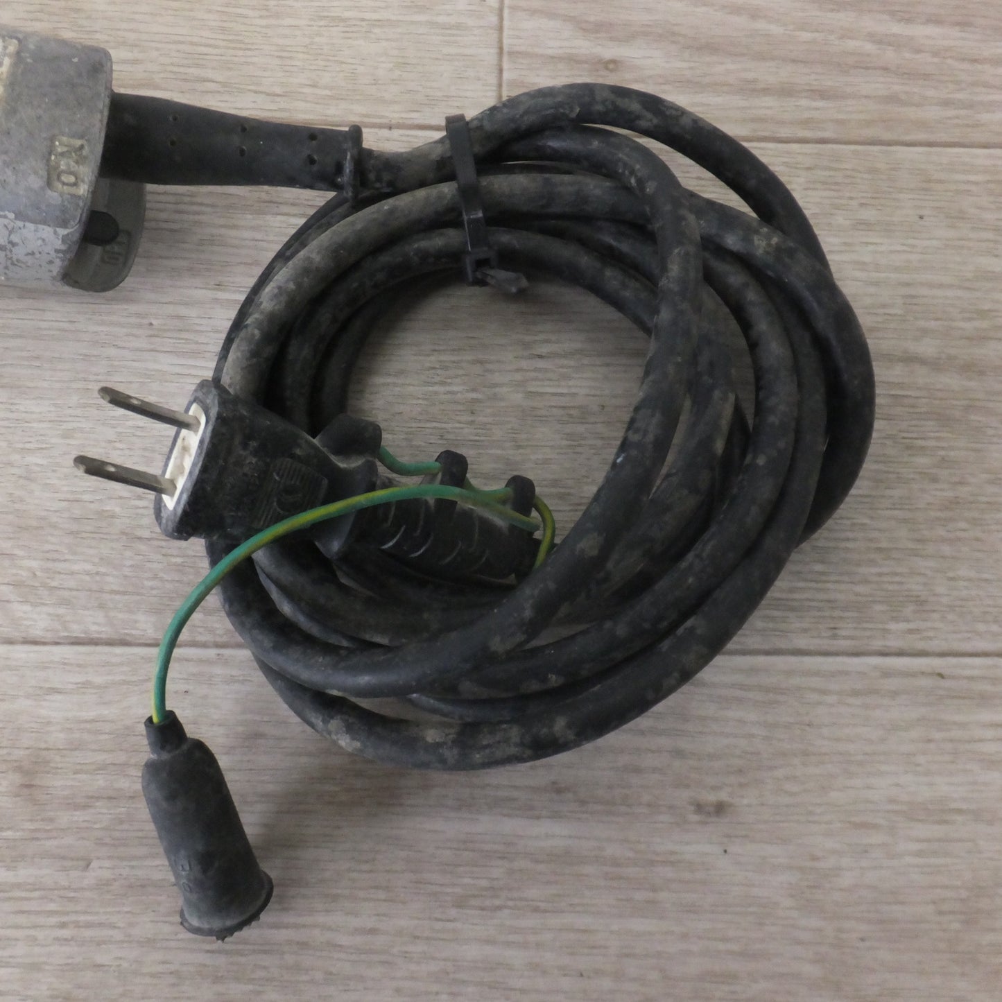 [送料無料] ★マキタ makita 125mm ディスクグラインダ 9532　100V 720W 50-60Hz★