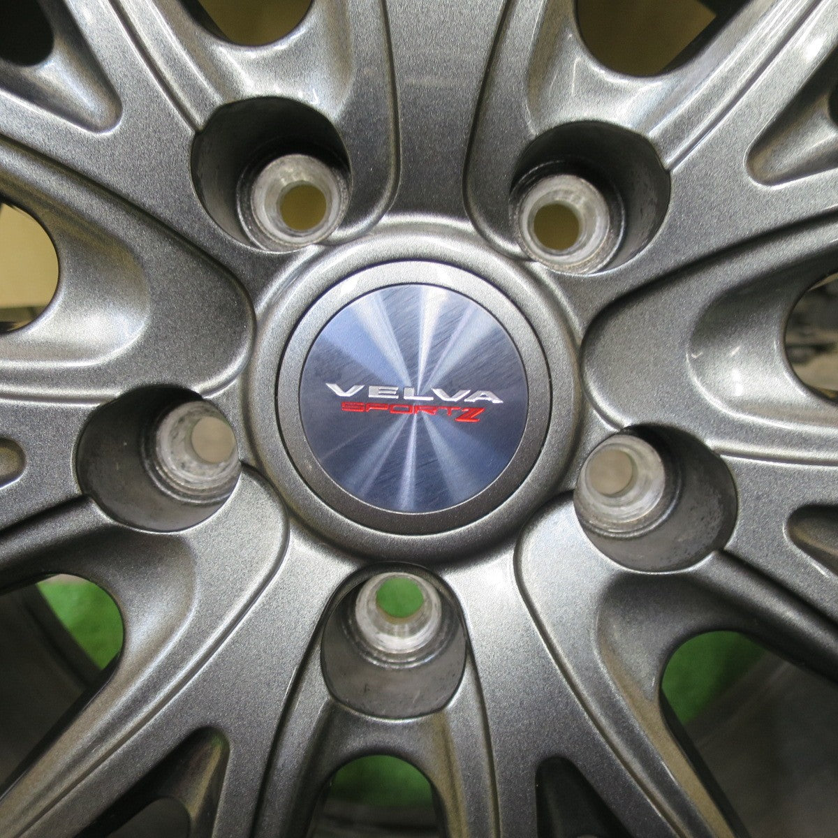 バリ溝！22年！キレイ！9.5分★スタッドレス 205/60R16 トーヨー オブザーブ GIZ2 VELVA SPORTZ ヴェルヴァ 16インチ PCD114.3/5H★5051301TTス