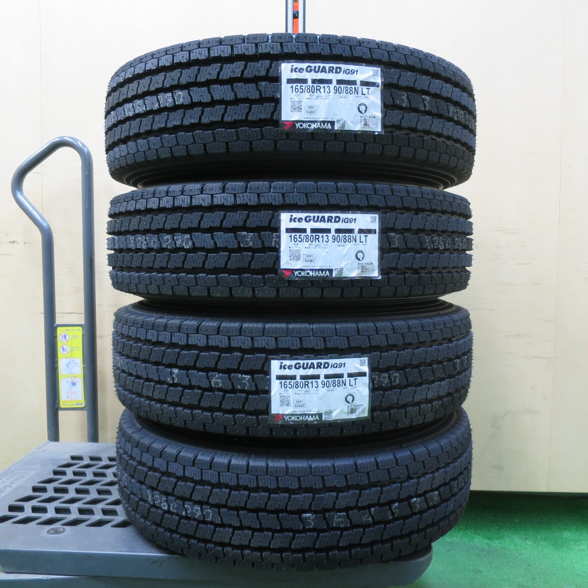 [送料無料] 未使用！24年★スタッドレス 165/80R13 90/88N ヨコハマ アイスガード iG91 VELVA CHARGE ヴェルヴァ 13インチ PCD100/4H★5021420イス