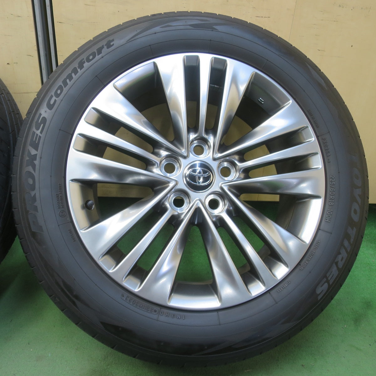 バリ溝！23年！美品！9.5分★トヨタ 40系 アルファード ヴェルファイア 純正 225/60R18 トーヨー プロクセス Comfort コンフォート 18インチ PCD120/5H★6041802イノ
