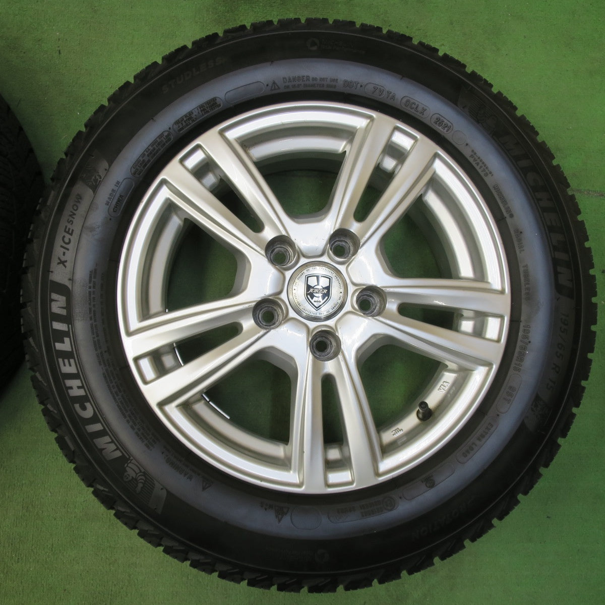 超バリ溝！21年！ほぼ10分★スタッドレス 195/65R15 ミシュラン X-ICE SNOW JOKER ジョーカー 15インチ PCD114.3/5H★5043006イス