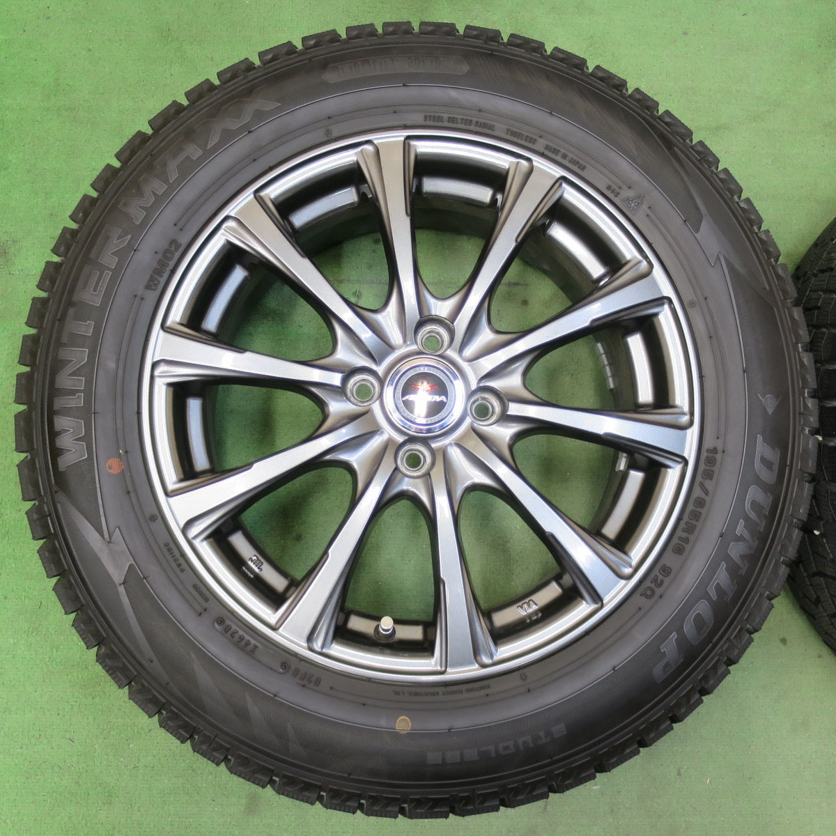 バリ溝！キレイ！9.5分★スタッドレス 195/65R16 ダンロップ ウインターマックス WM02 AIRNOVA エアノヴァ 16インチ PCD100/4H★5102009イス
