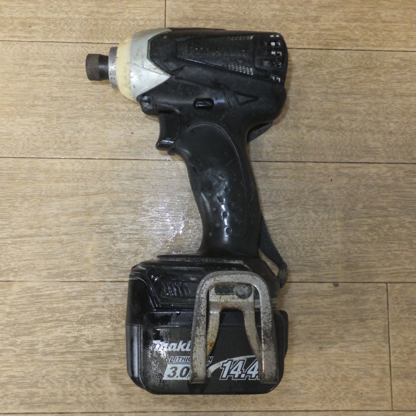 [送料無料] 現状品★マキタ makita 充電式インパクトドライバ TD132DRFXB 14.4V★