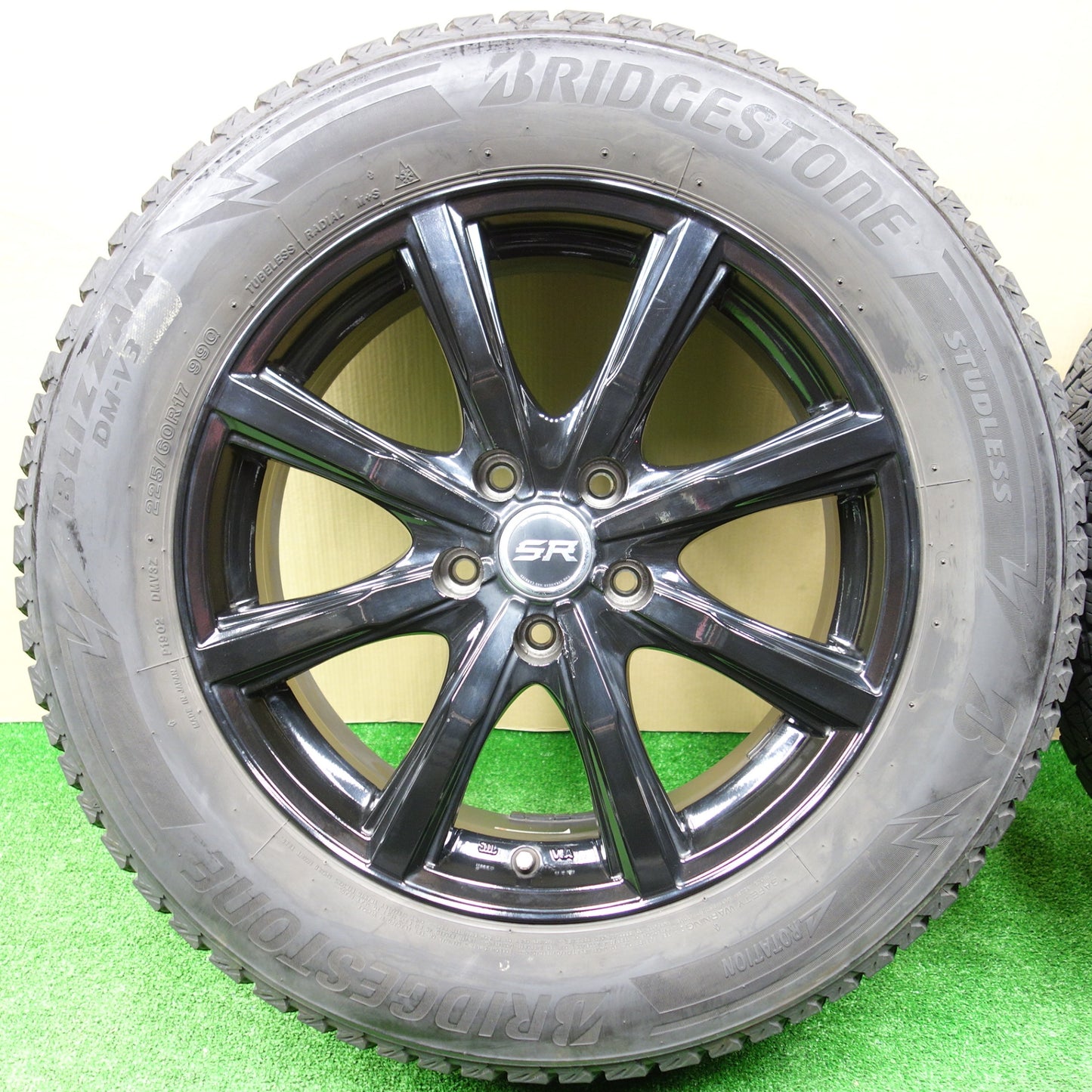 バリ溝！21年！8.5分★スタッドレス 225/60R17 ブリヂストン ブリザック DM-V3 STRANGER ストレンジャー 17インチ PCD114.3/5H★5112601KTス