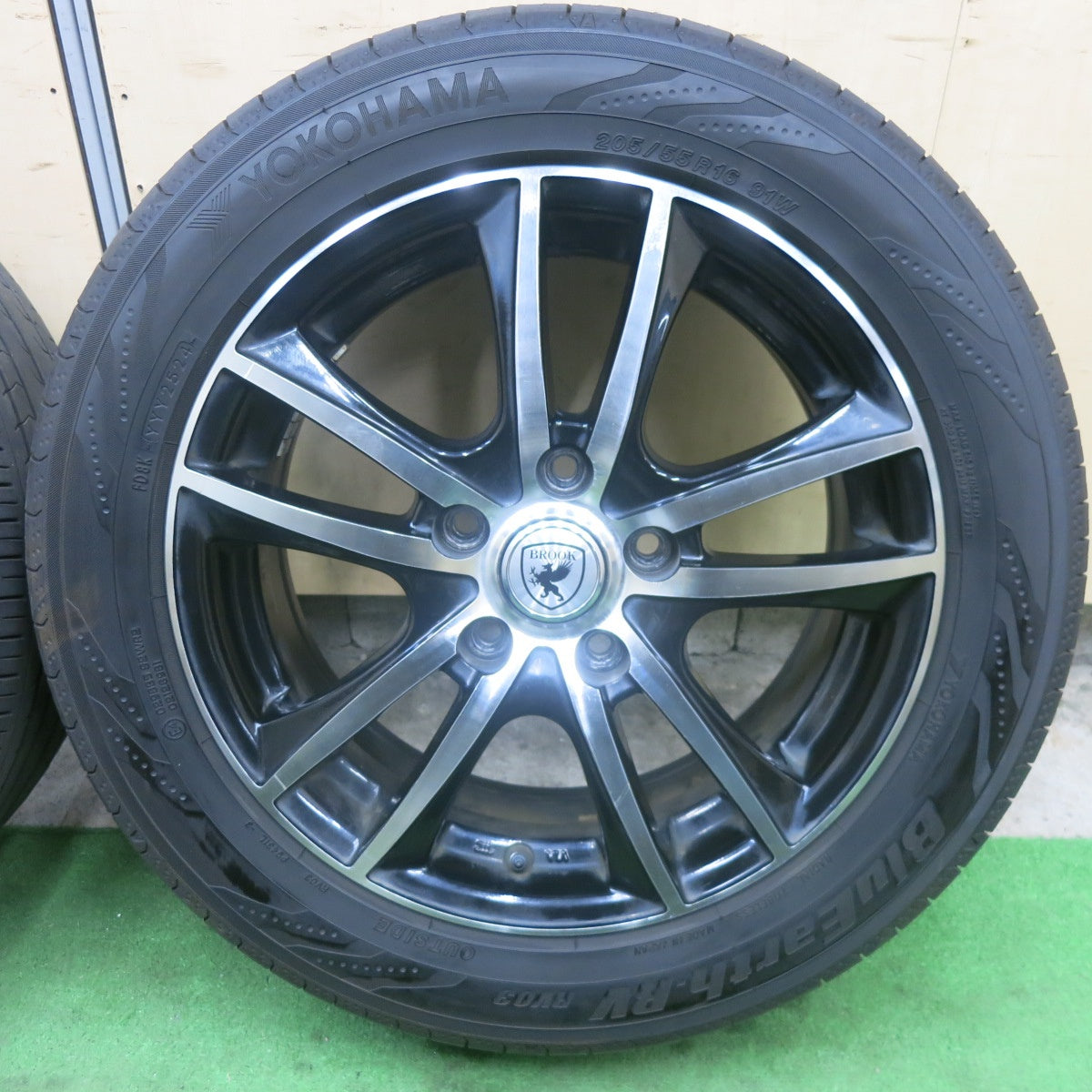 バリ溝！24年！9.5分★205/55R16 ヨコハマ BluEarth-RV RV03 BROOK ブルック ブルーアース 16インチ PCD114.3/5H★6052602SKノ