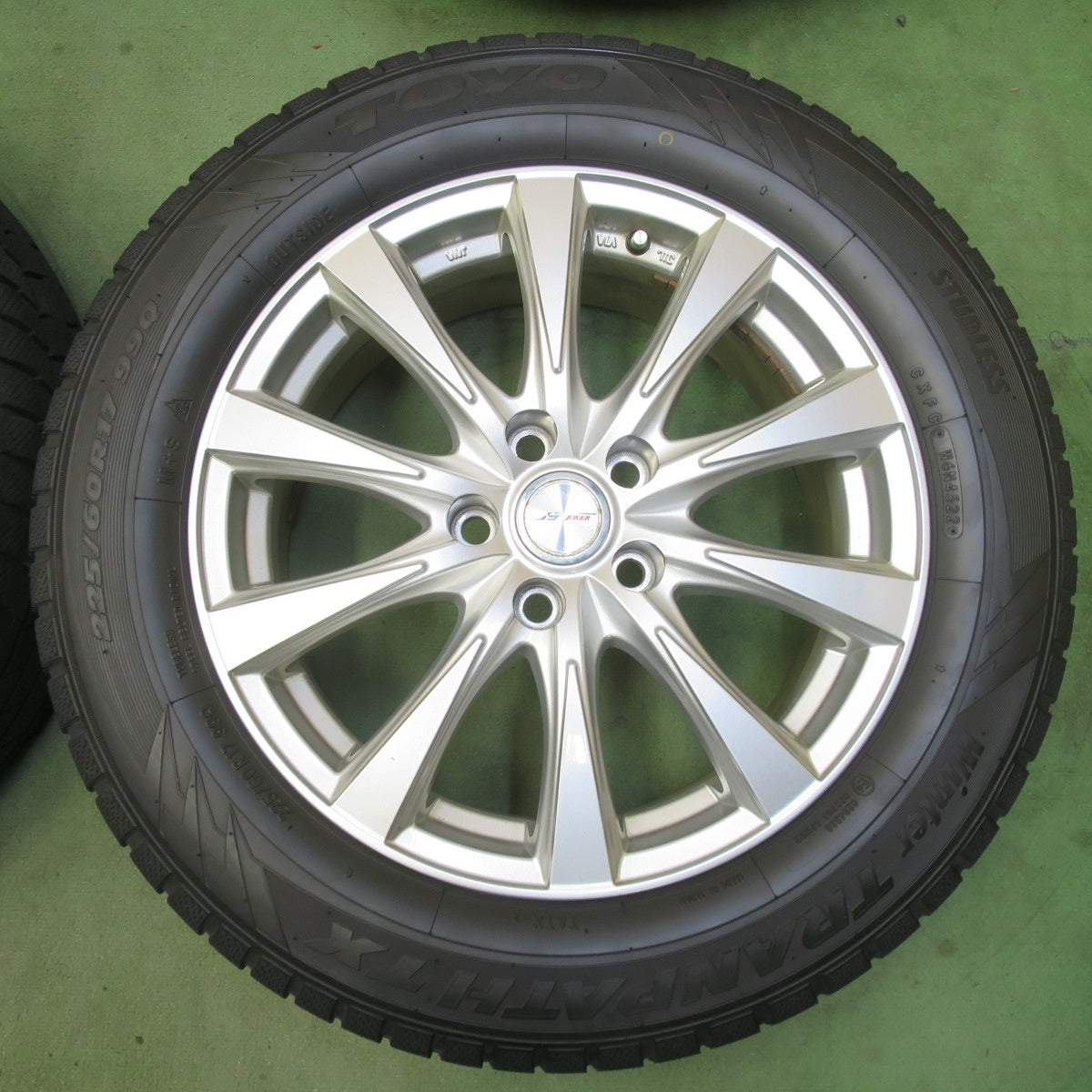 バリ溝！22年！9分★スタッドレス 225/60R17 トーヨー ウインター トランパス TX JOKER ジョーカー 17インチ PCD114.3/5H★6050519イス