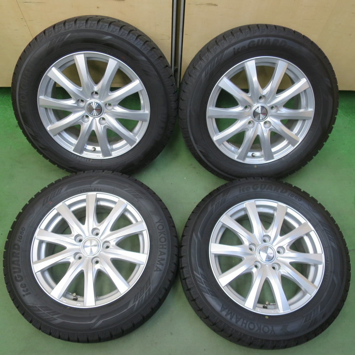 バリ溝！23年！キレイ！9.5分◎スタッドレス 215/60R16 ヨコハマ アイスガード iG60 ravrion RS01 ラブリオン 16インチ PCD114.3/5H◎6093001イス