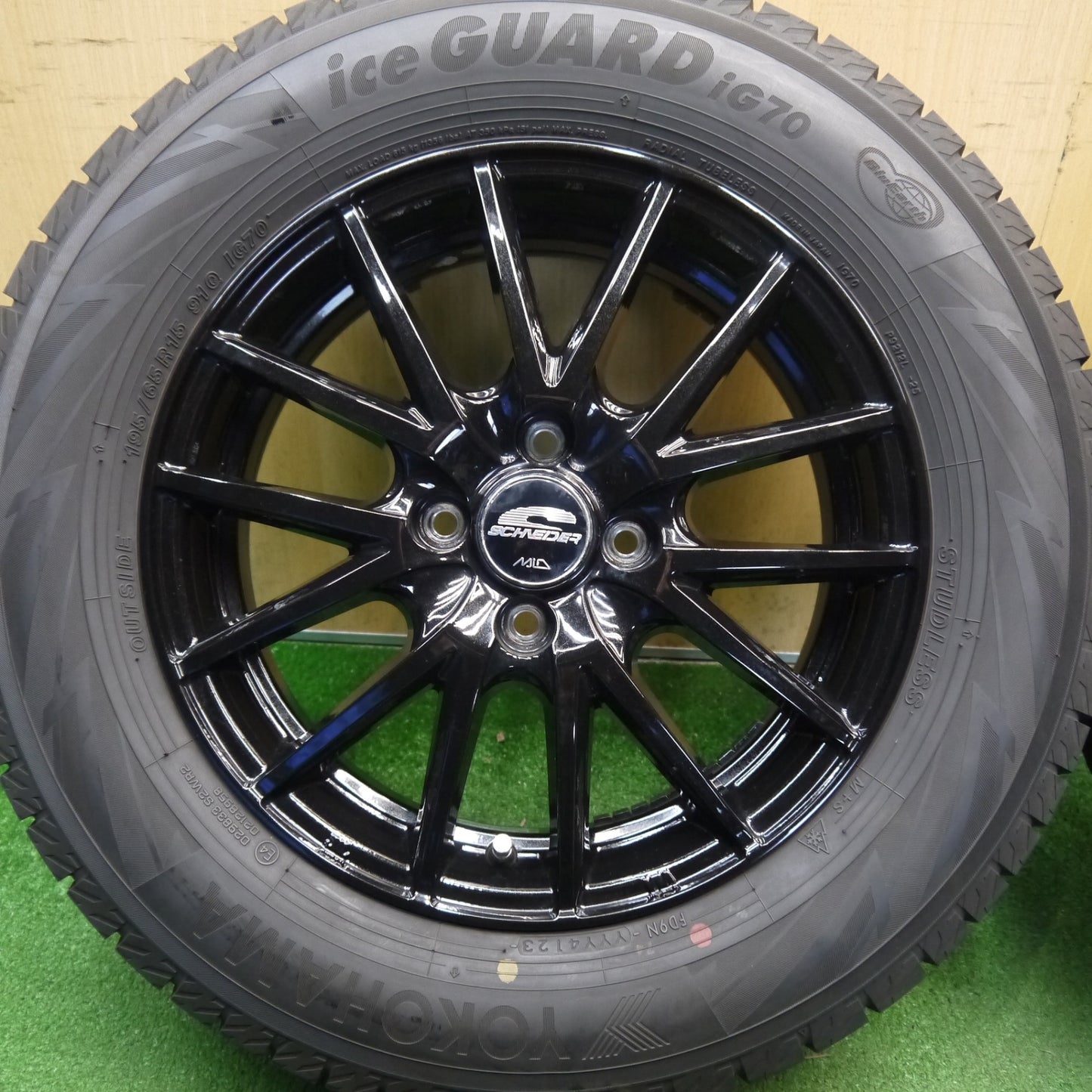 バリ溝！23年！キレイ！9.5分★スタッドレス 195/65R15 ヨコハマ アイスガード iG70 SCHNEIDER シュナイダー 15インチ PCD100/4H★6041508Hス