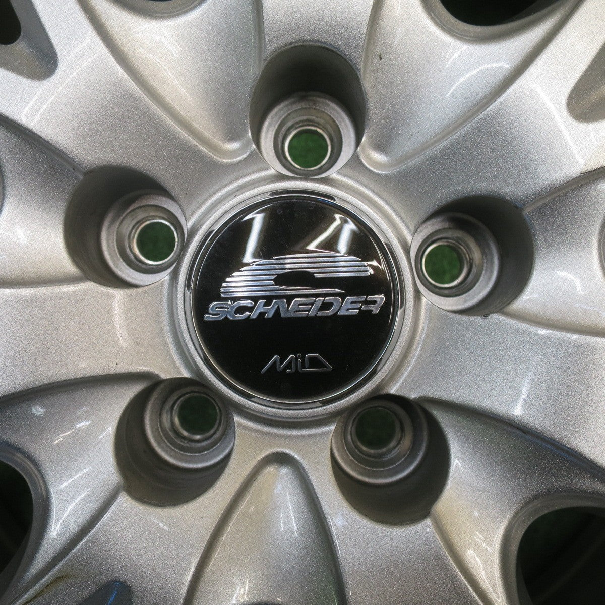 バリ溝！キレイ！9.5分★BRZ 86 等 205/55R16 スタッドレス ヨコハマ アイスガード iG50 プラス SCHNEIDER シュナイダー 16インチ PCD100/5H★5111309NJス