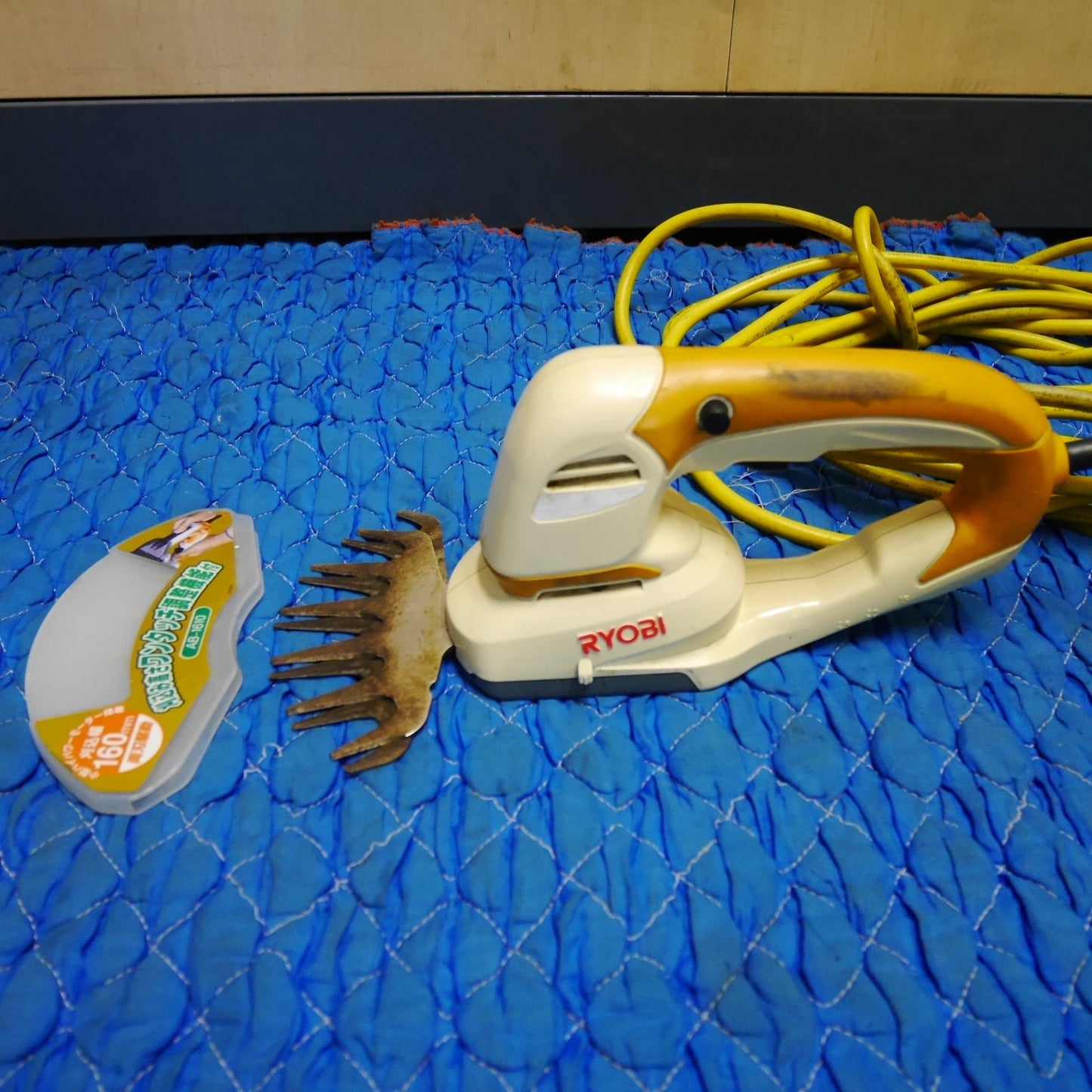 [送料無料] 3点まとめ売り☆マキタ 260mm ミニ 生垣 バリカン MUH260 300mm MUH304 リョービ AB-1610 RYOBI コード式 makita RYOBI トリマー☆