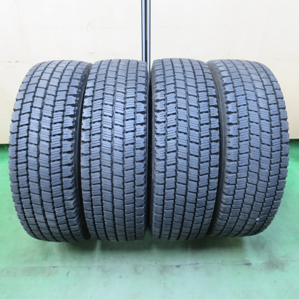バリ溝！22年！9分★トラック タイヤ 245/70R19.5 136/134L スタッドレス ミシュラン XJS WINTER GRIP+ 19.5インチ★6010702イスタ