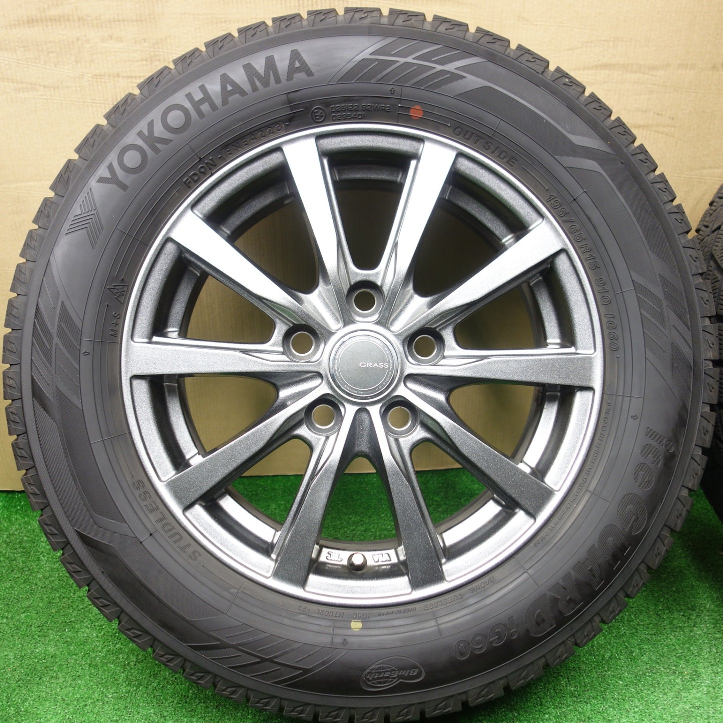 バリ溝！23年！キレイ！8.5分★スタッドレス 195/65R15 ヨコハマ アイスガード iG60 GRASS グラス 15インチ PCD114.3/5H★5120501KTス